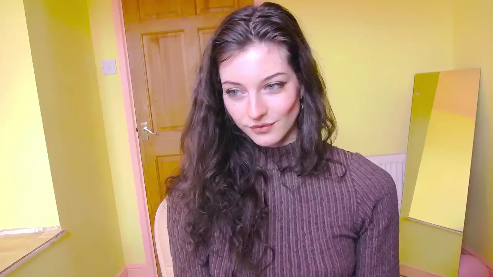 Gallery image thumbnail from viola__'s myfreecams stream on, 06/06/2024, 13:57 image 14 of 20