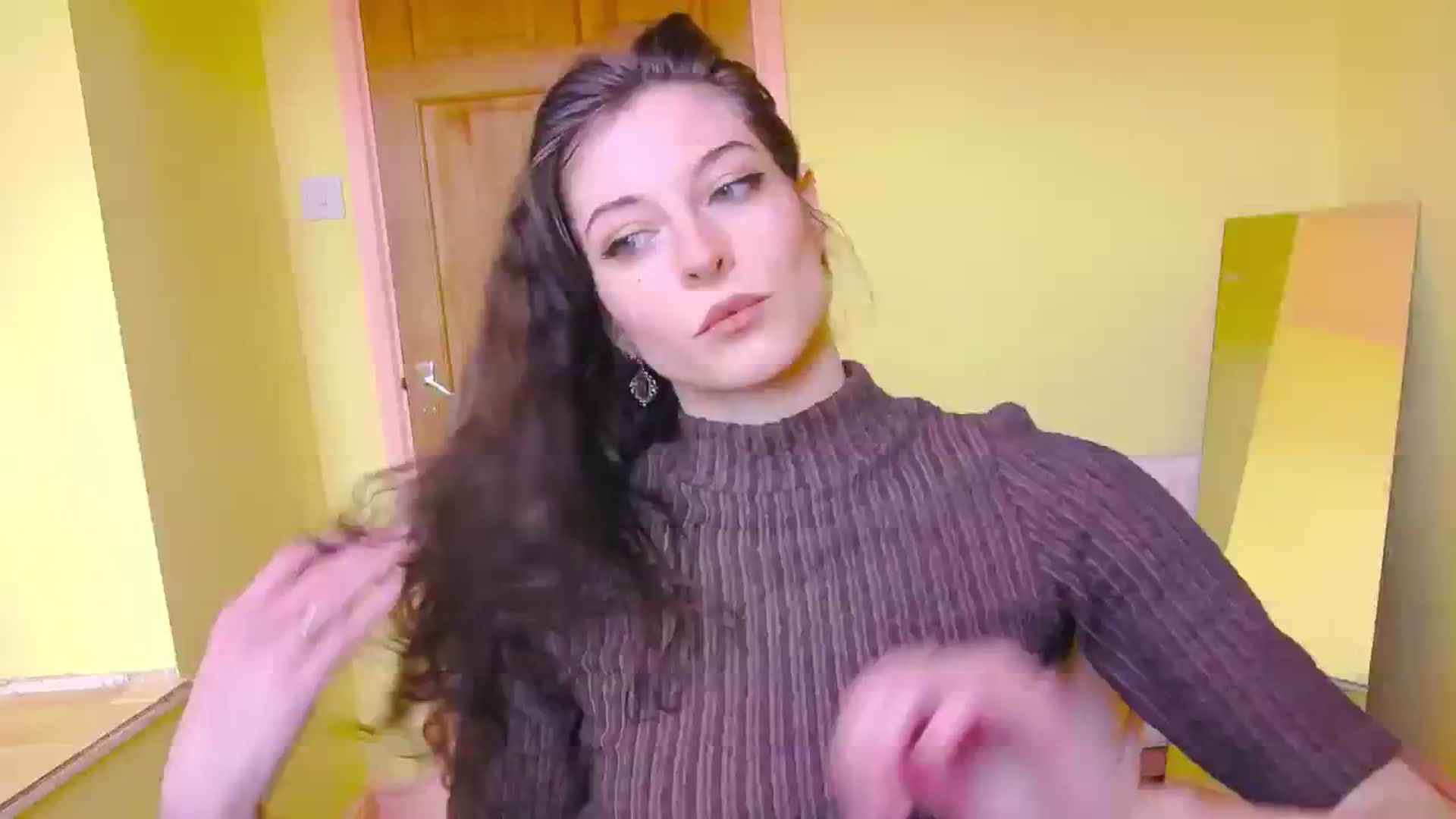 Gallery image thumbnail from viola__'s myfreecams stream on, 06/06/2024, 13:57 image 15 of 20