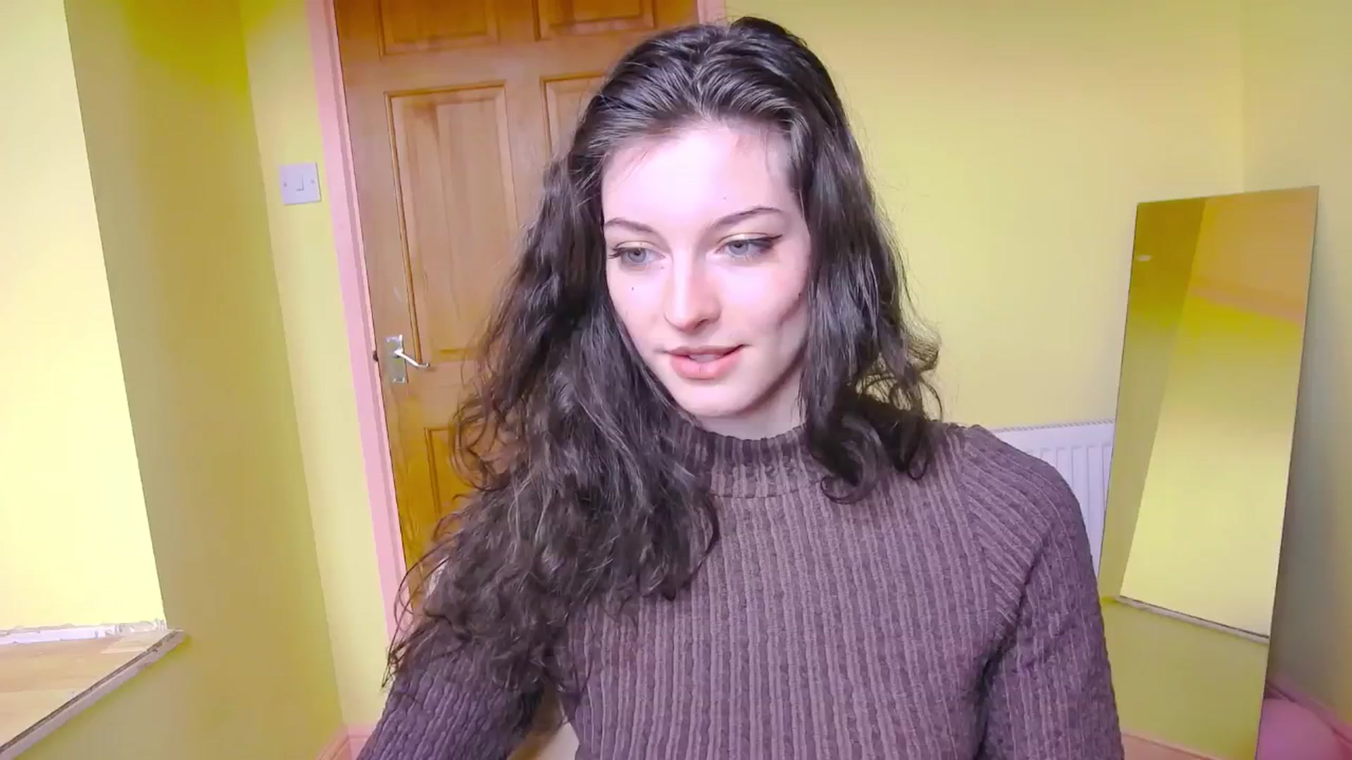 Gallery image thumbnail from viola__'s myfreecams stream on, 06/06/2024, 13:57 image 13 of 20