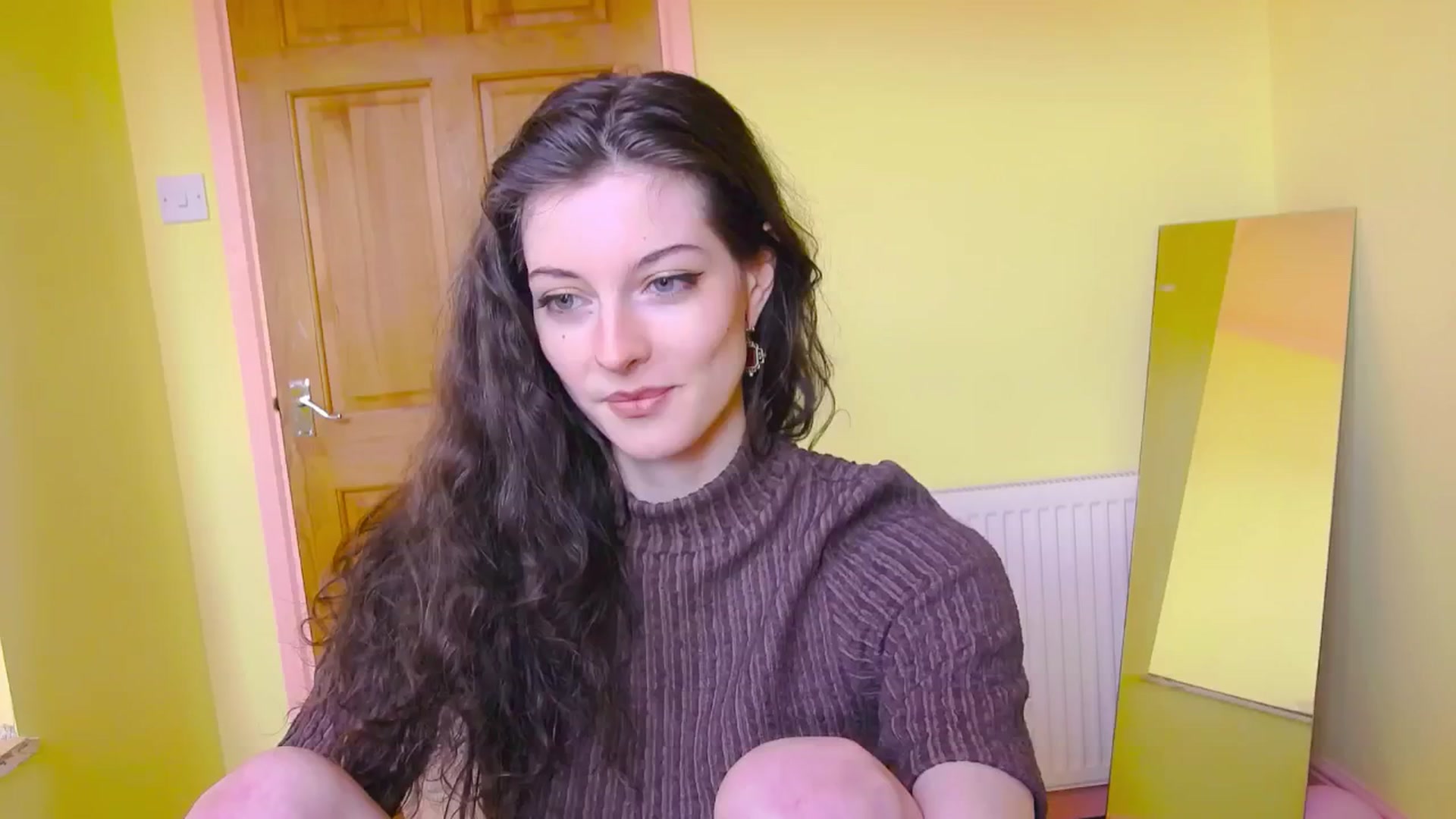 Gallery image thumbnail from viola__'s myfreecams stream on, 06/06/2024, 16:42 image 6 of 20