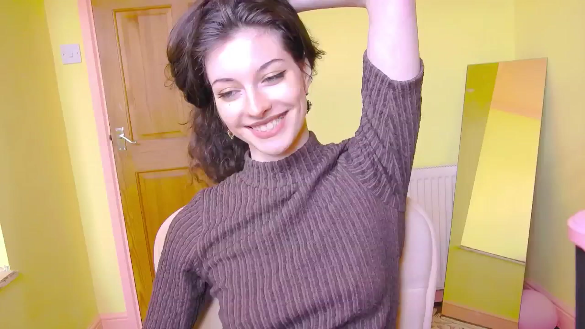 Gallery image thumbnail from viola__'s myfreecams stream on, 06/06/2024, 16:42 image 2 of 20