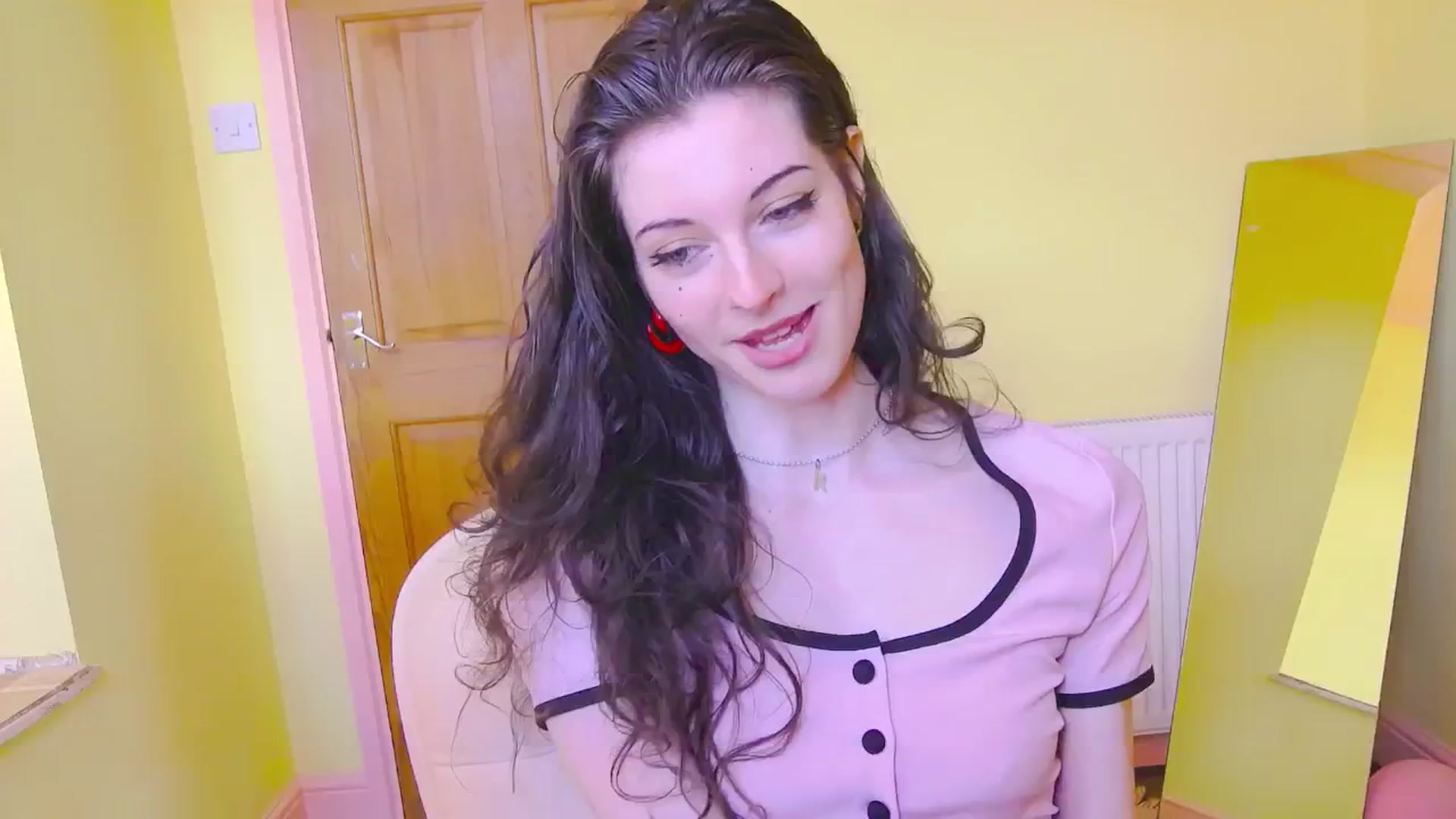 Gallery image thumbnail from viola__'s myfreecams stream on, 06/11/2024, 15:08 image 4 of 20