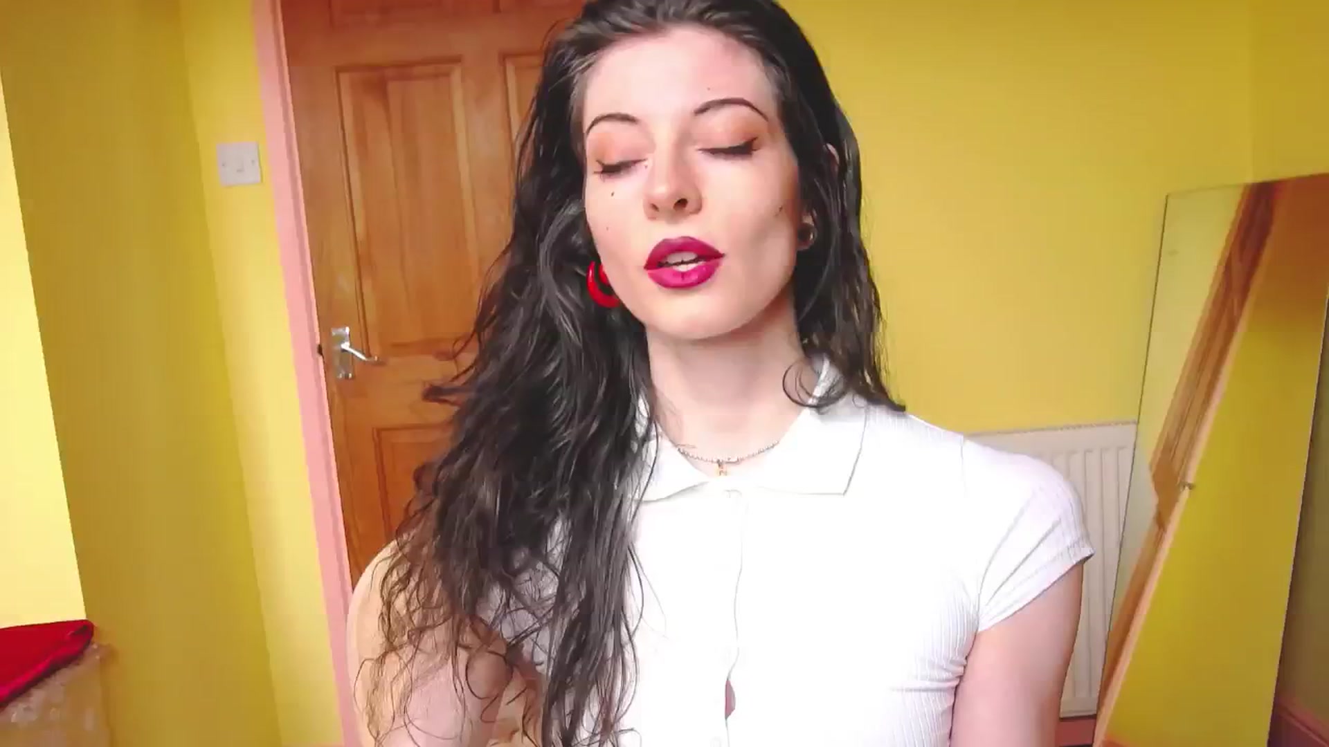 Gallery image thumbnail from viola__'s myfreecams stream on, 06/13/2024, 14:53 image 1 of 20
