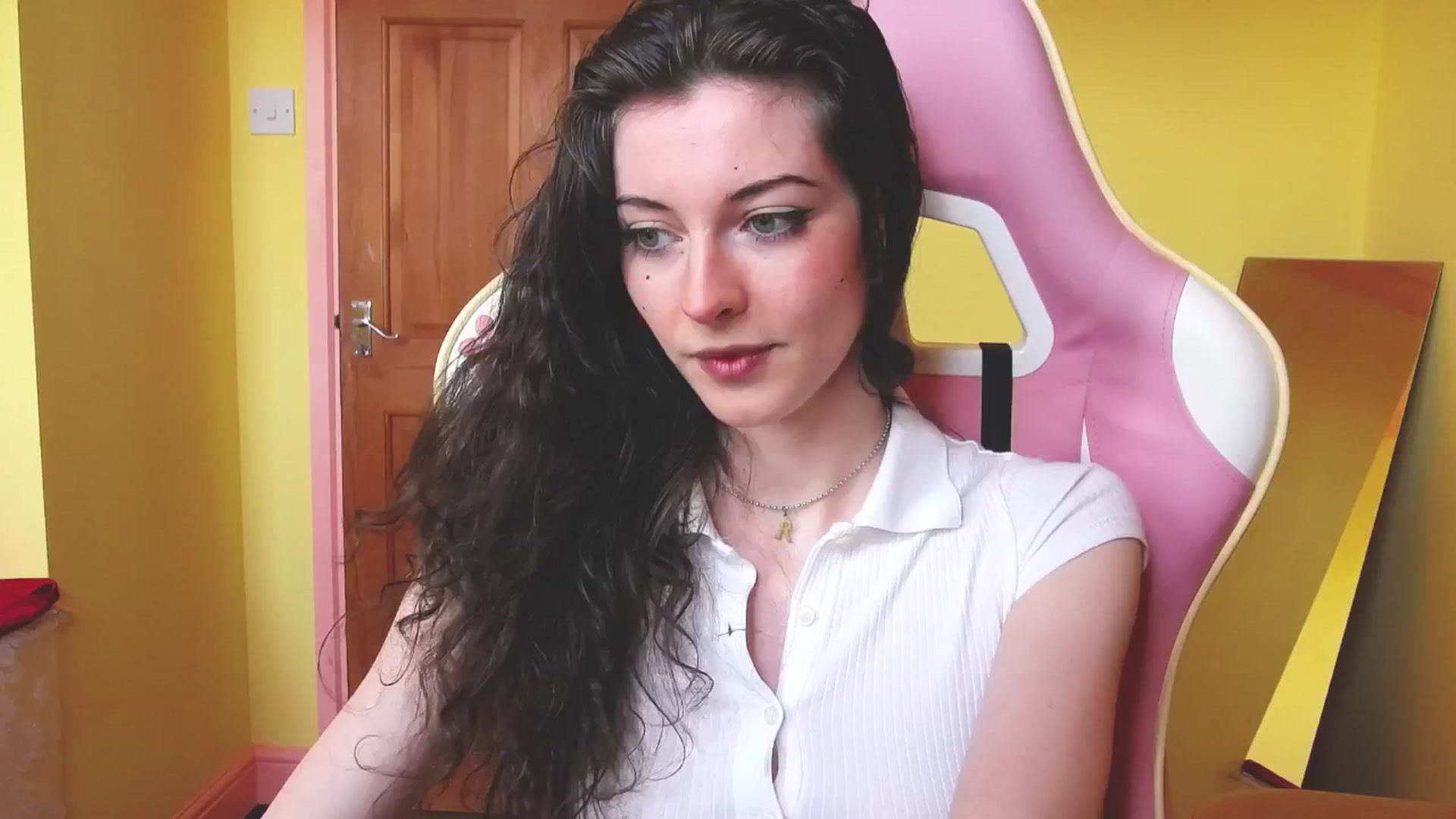 Gallery image thumbnail from viola__'s myfreecams stream on, 06/17/2024, 17:46 image 20 of 20