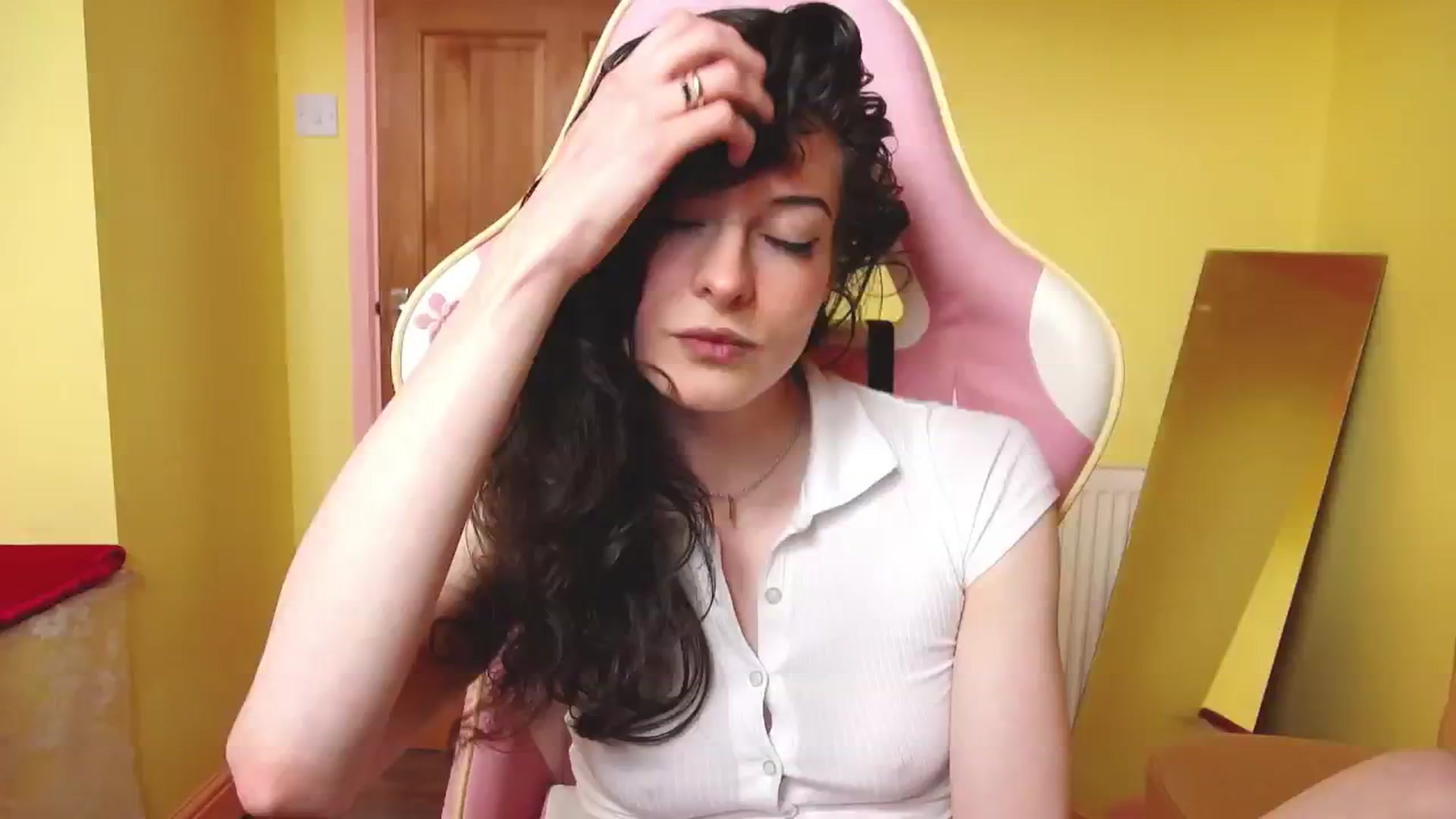 Gallery image thumbnail from viola__'s myfreecams stream on, 06/17/2024, 17:46 image 13 of 20