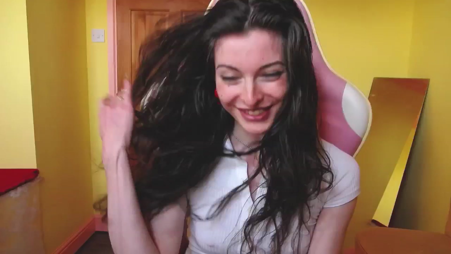 Gallery image thumbnail from viola__'s myfreecams stream on, 06/17/2024, 17:46 image 15 of 20