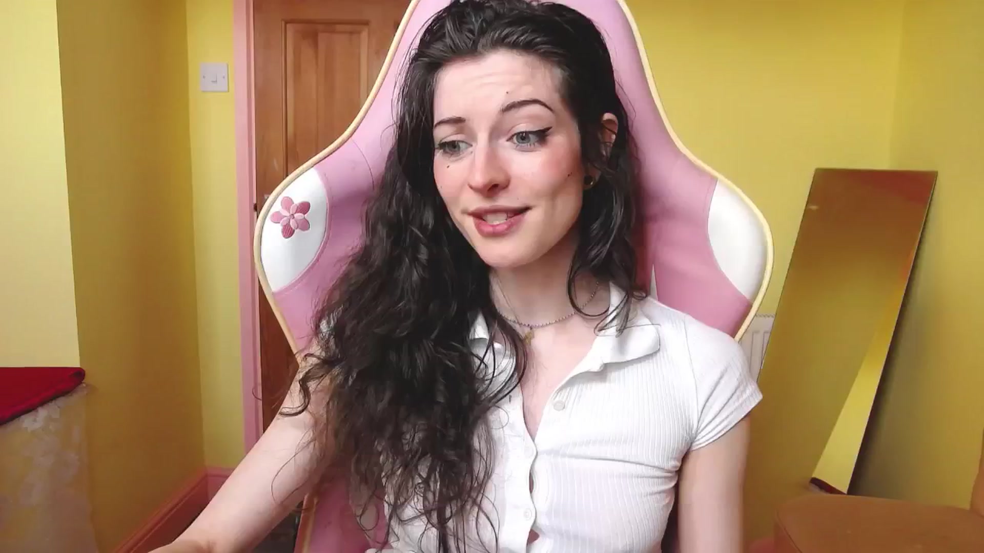 Gallery image thumbnail from viola__'s myfreecams stream on, 06/17/2024, 17:46 image 14 of 20