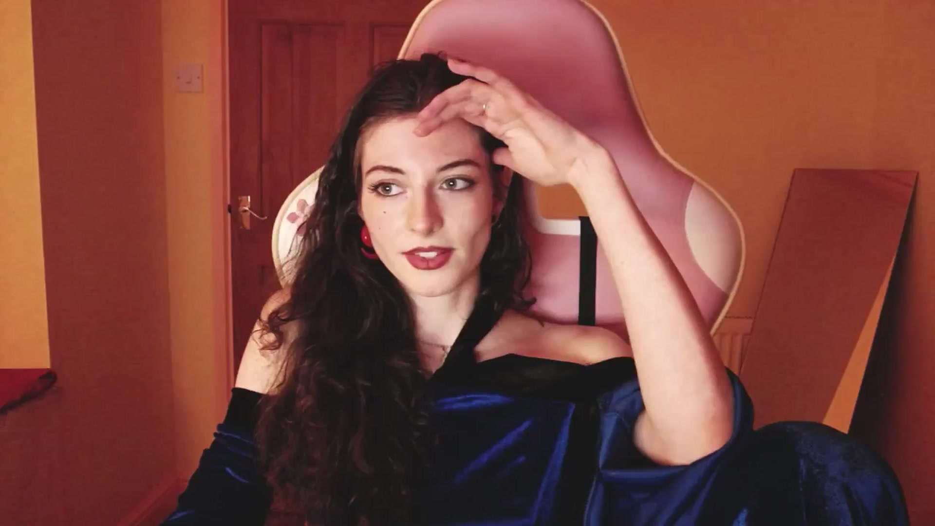 Gallery image thumbnail from viola__'s myfreecams stream on, 06/18/2024, 23:36 image 3 of 20