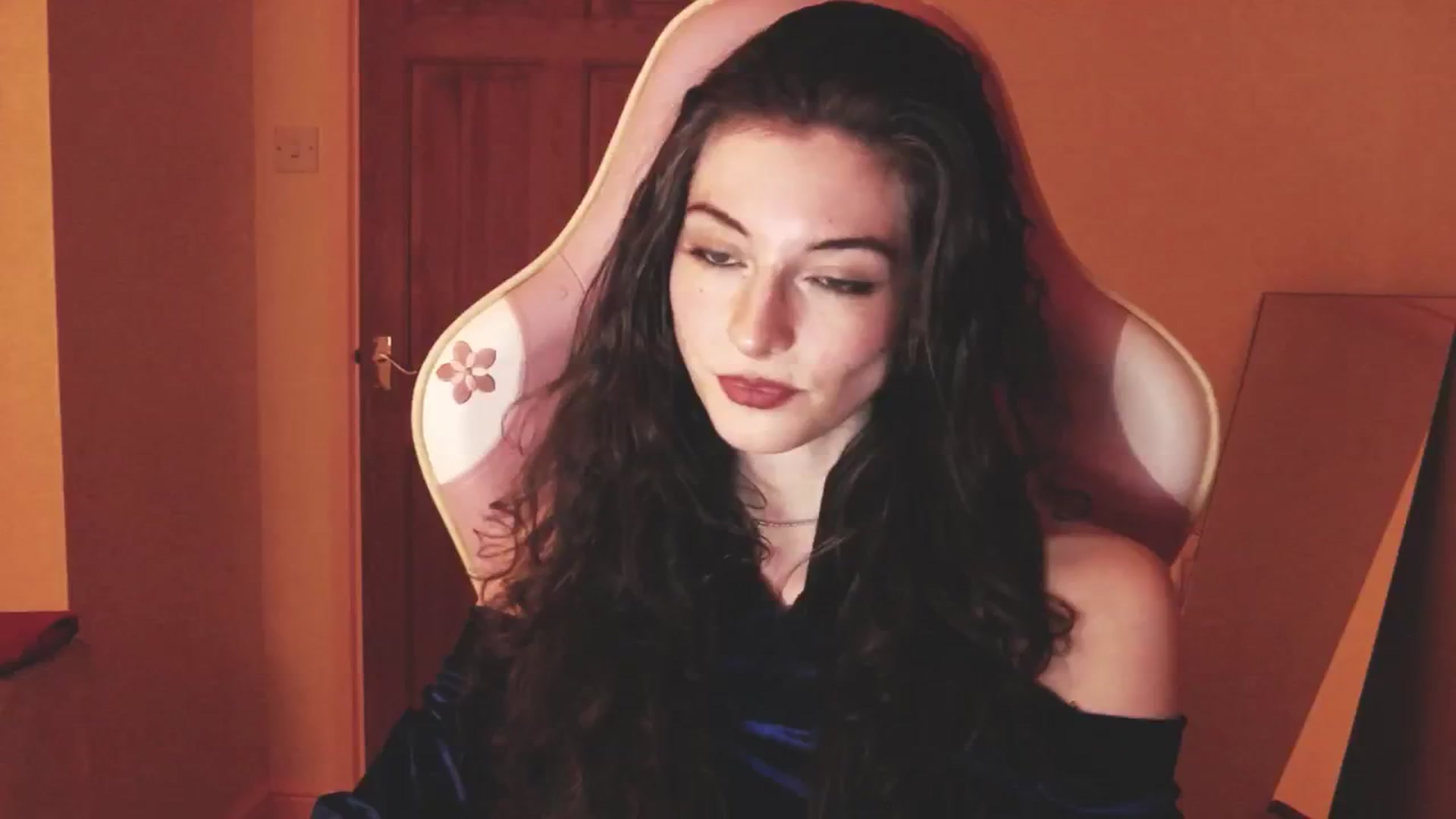Gallery image thumbnail from viola__'s myfreecams stream on, 06/18/2024, 23:36 image 9 of 20