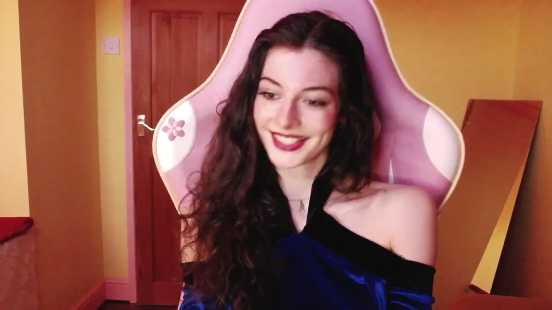 Gallery image thumbnail from viola__'s myfreecams stream on, 06/18/2024, 23:36 image 1 of 20