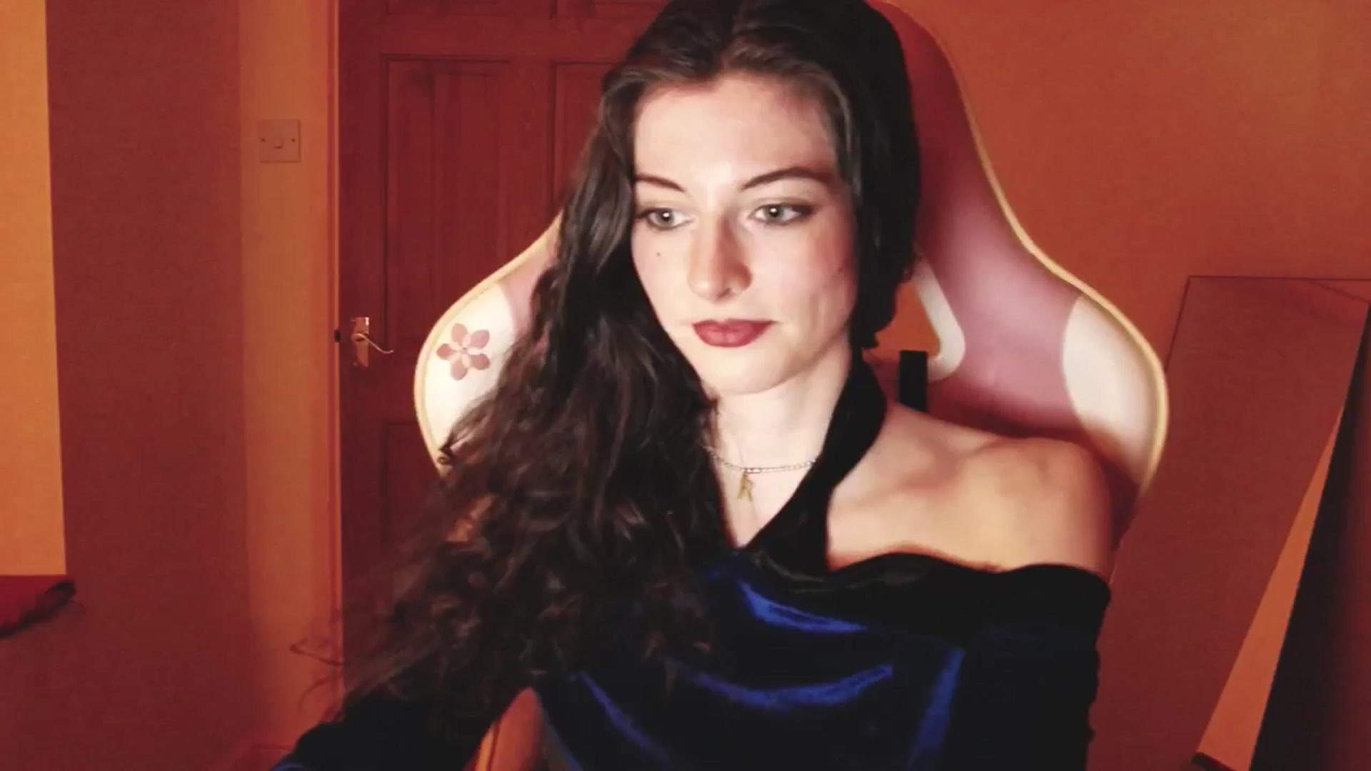 Gallery image thumbnail from viola__'s myfreecams stream on, 06/18/2024, 23:36 image 8 of 20
