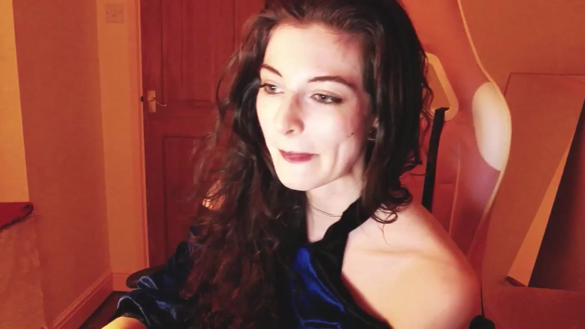 Gallery image thumbnail from viola__'s myfreecams stream on, 06/18/2024, 23:36 image 17 of 20