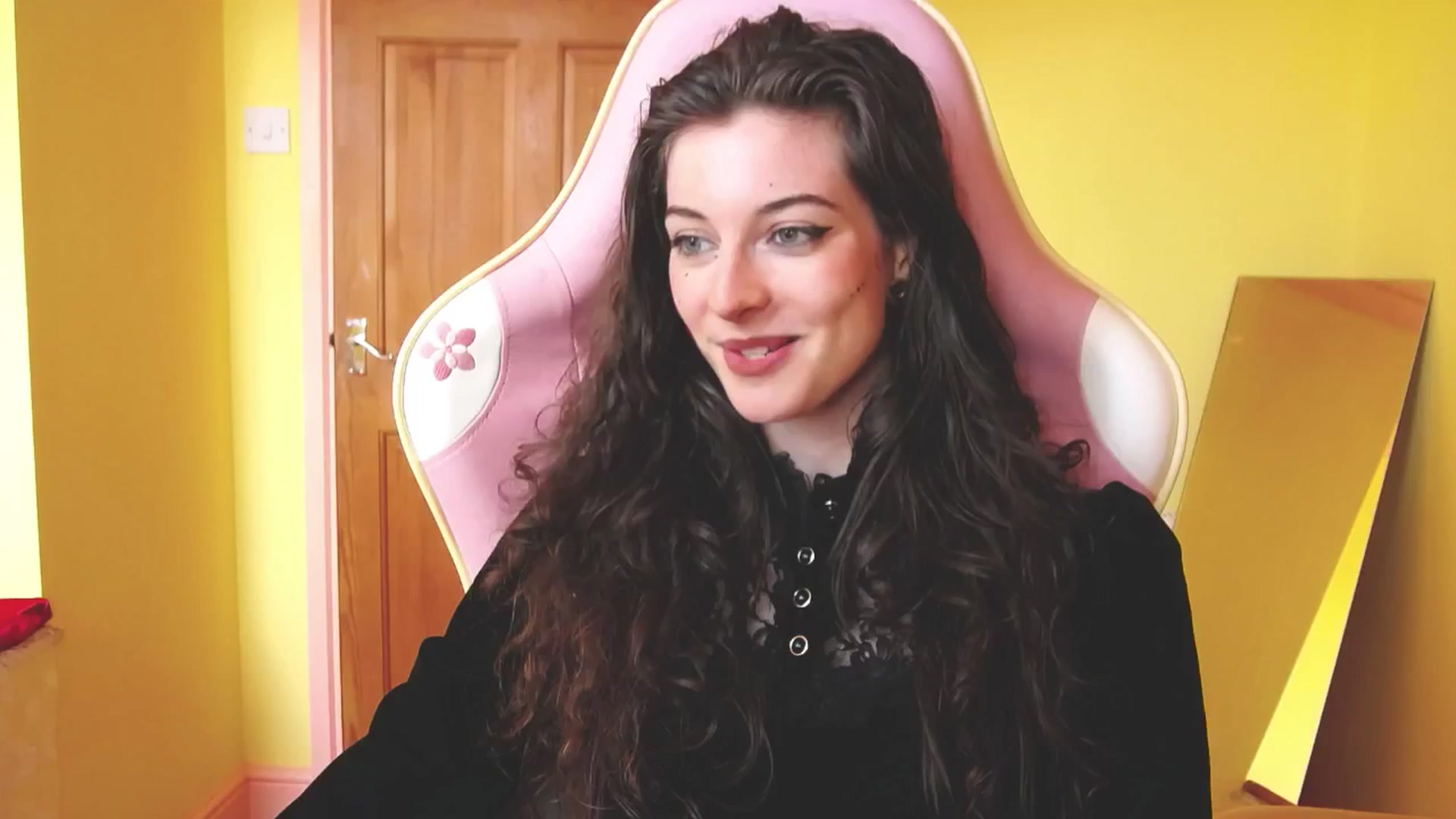 Gallery image thumbnail from viola__'s myfreecams stream on, 06/20/2024, 15:58 image 15 of 20