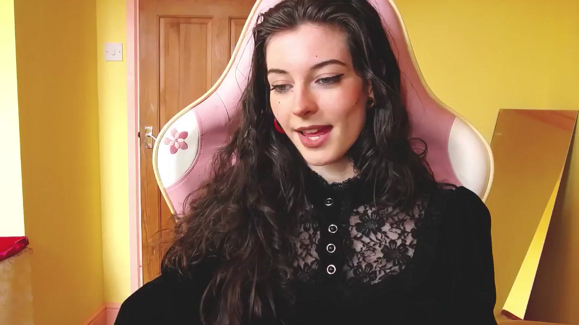 Gallery image thumbnail from viola__'s myfreecams stream on, 06/20/2024, 15:58 image 2 of 20