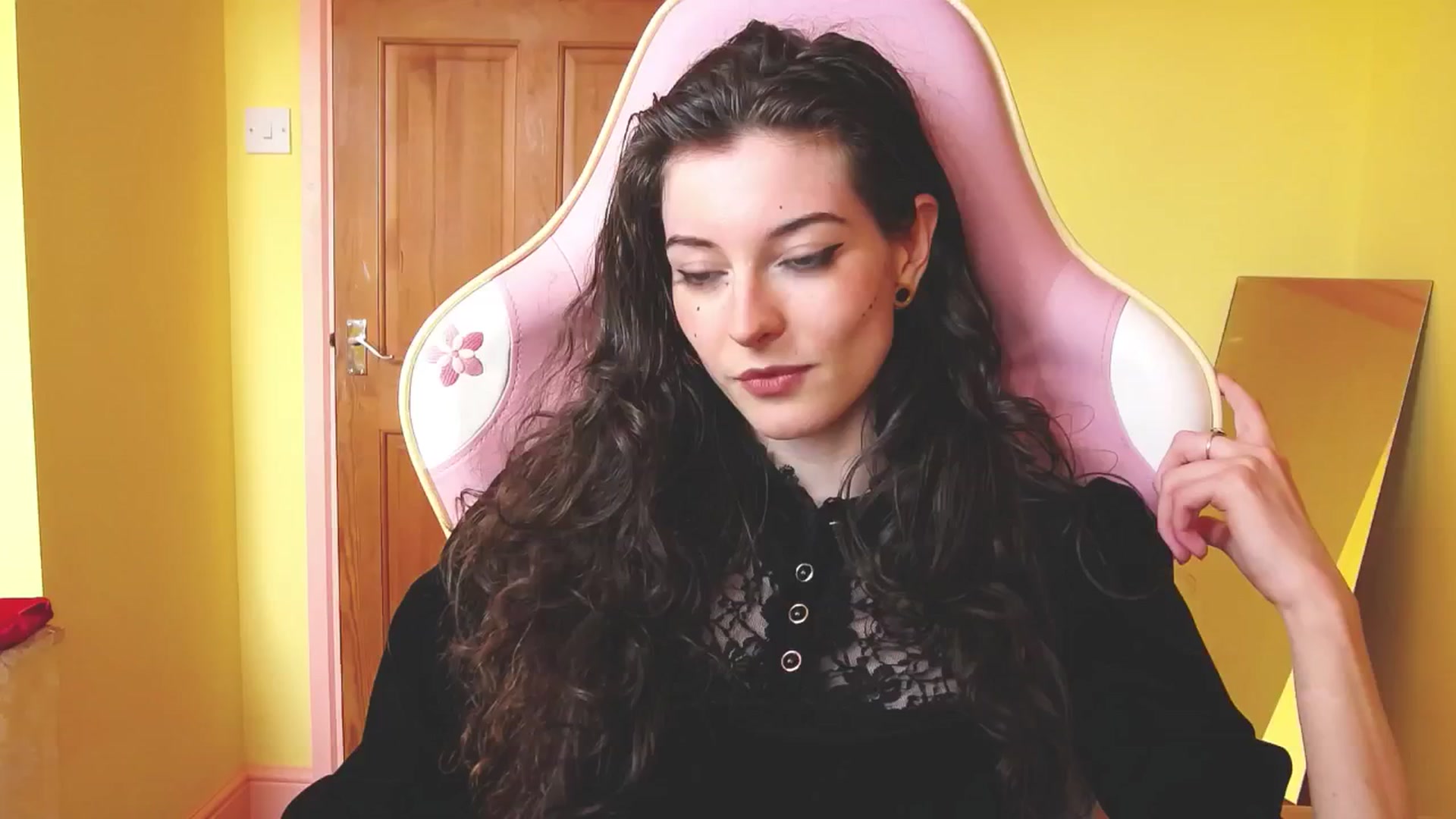 Gallery image thumbnail from viola__'s myfreecams stream on, 06/20/2024, 15:58 image 16 of 20