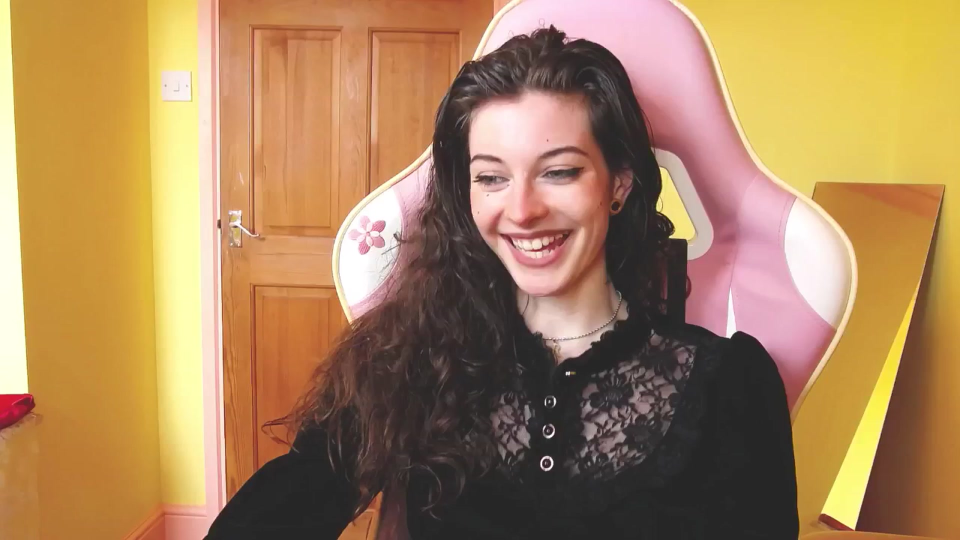 Gallery image thumbnail from viola__'s myfreecams stream on, 06/20/2024, 15:58 image 14 of 20