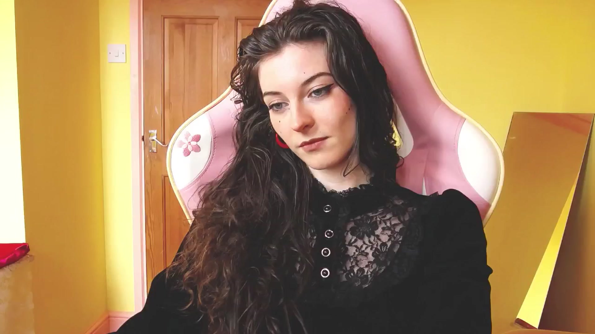 Gallery image thumbnail from viola__'s myfreecams stream on, 06/20/2024, 15:58 image 3 of 20