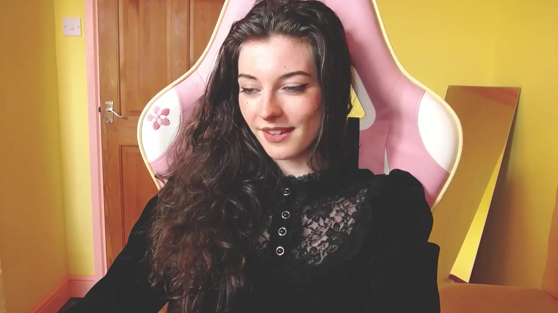 Gallery image thumbnail from viola__'s myfreecams stream on, 06/20/2024, 15:58 image 19 of 20