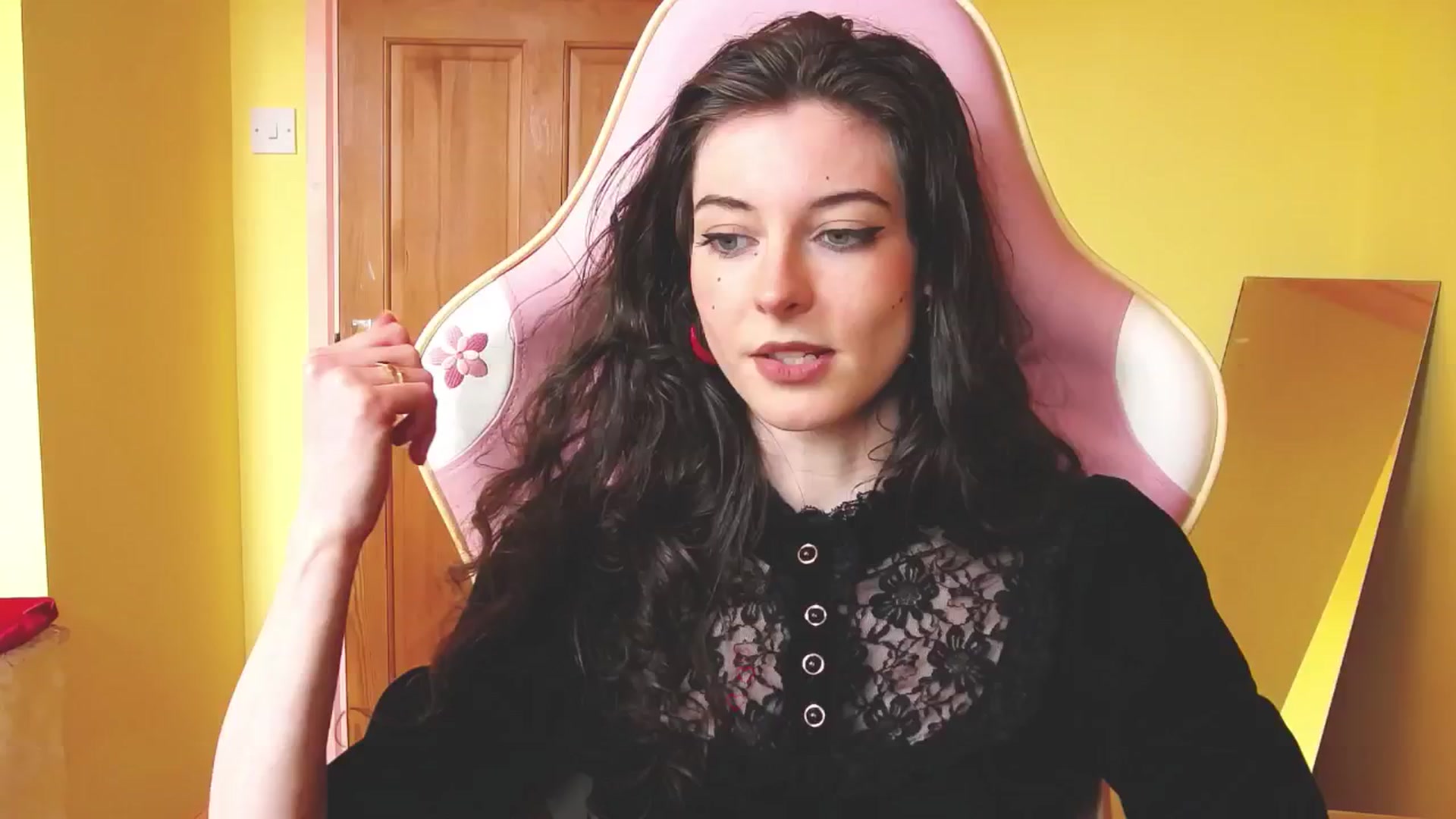 Gallery image thumbnail from viola__'s myfreecams stream on, 06/20/2024, 15:58 image 10 of 20