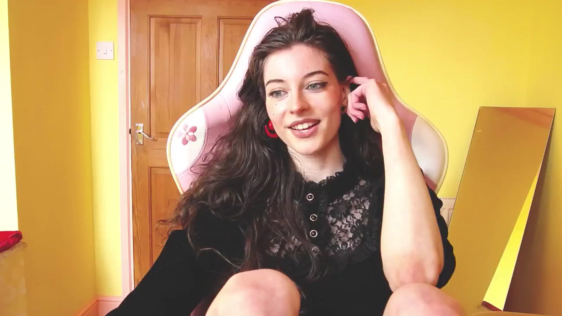 Gallery image thumbnail from viola__'s myfreecams stream on, 06/20/2024, 15:58 image 7 of 20