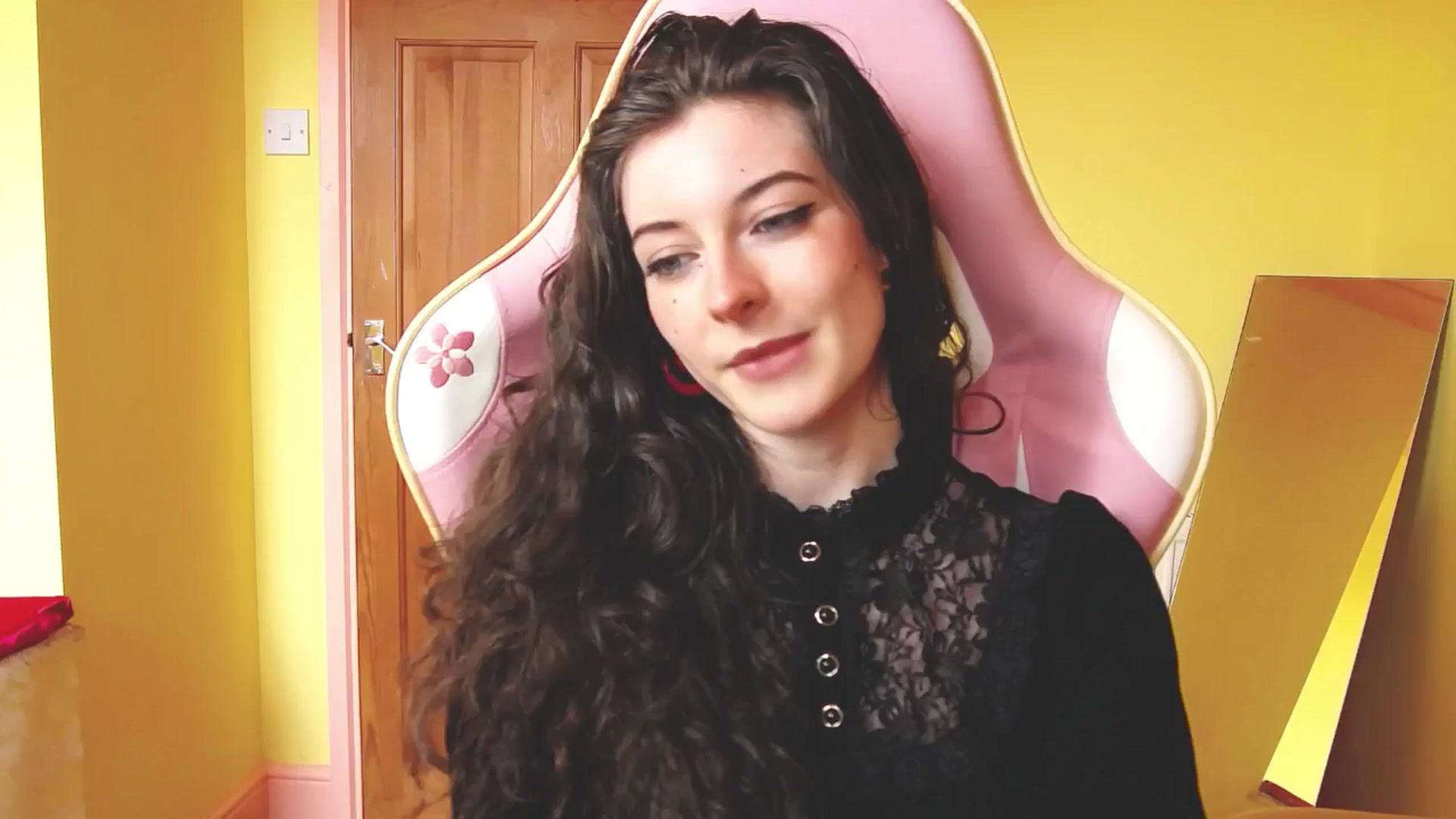 Gallery image thumbnail from viola__'s myfreecams stream on, 06/20/2024, 15:58 image 4 of 20