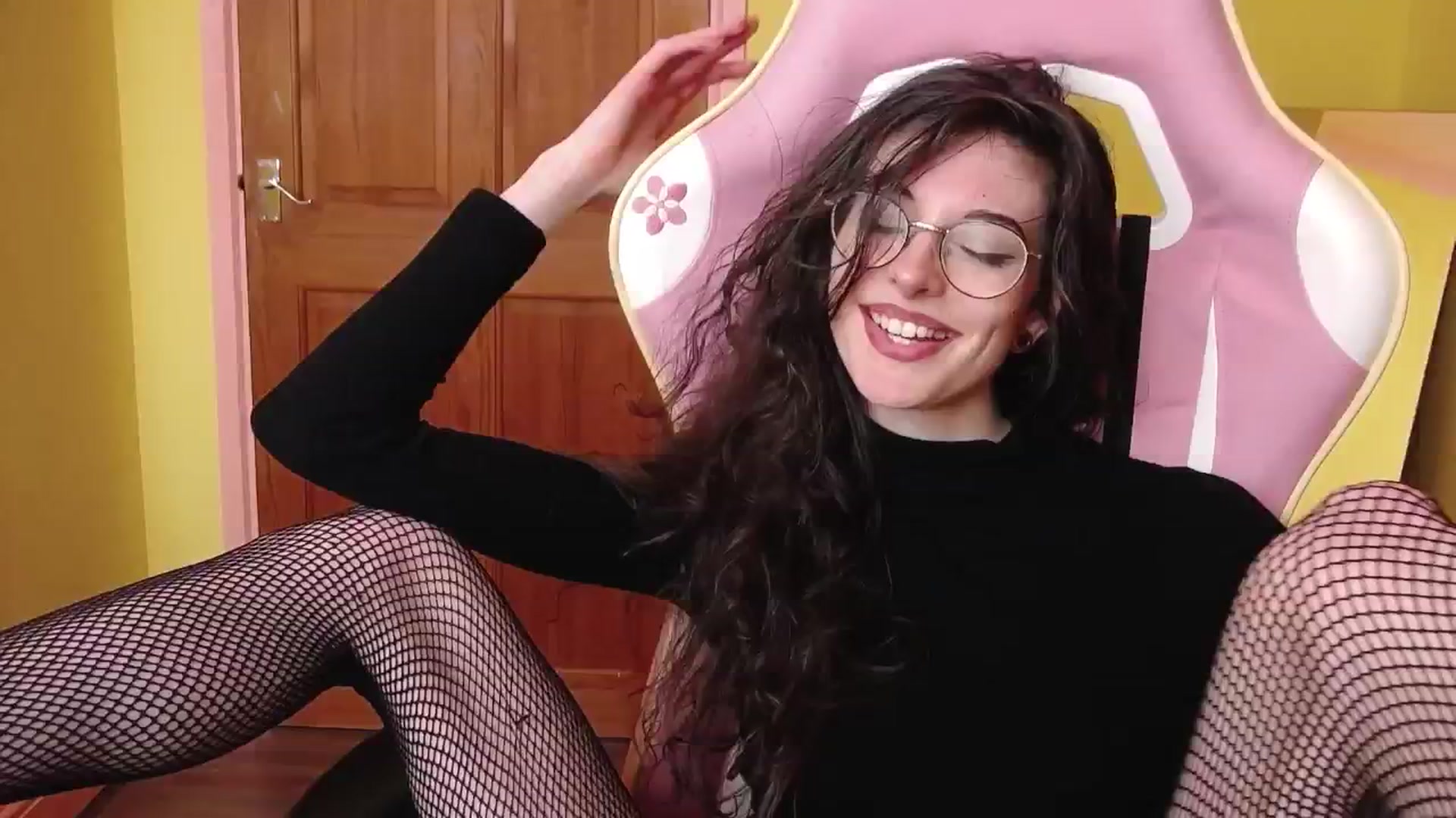 Gallery image thumbnail from viola__'s myfreecams stream on, 06/24/2024, 19:56 image 13 of 20