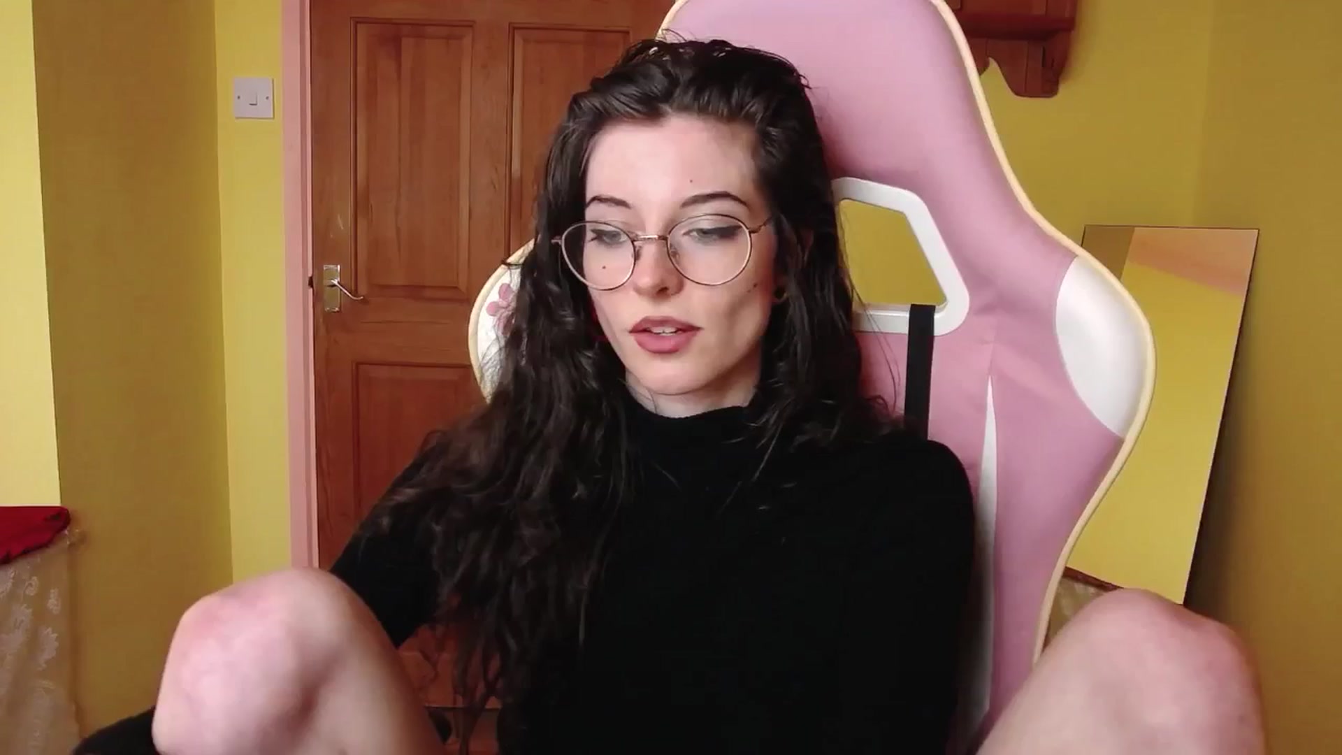 Gallery image thumbnail from viola__'s myfreecams stream on, 06/24/2024, 19:56 image 6 of 20