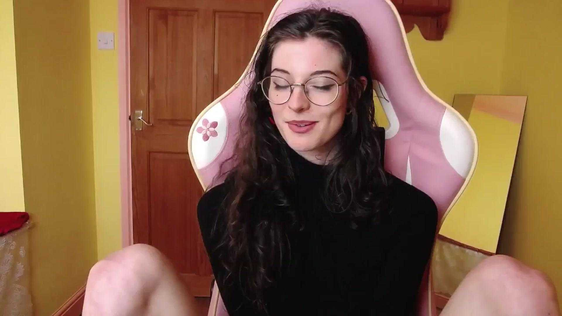 Gallery image thumbnail from viola__'s myfreecams stream on, 06/24/2024, 19:56 image 7 of 20