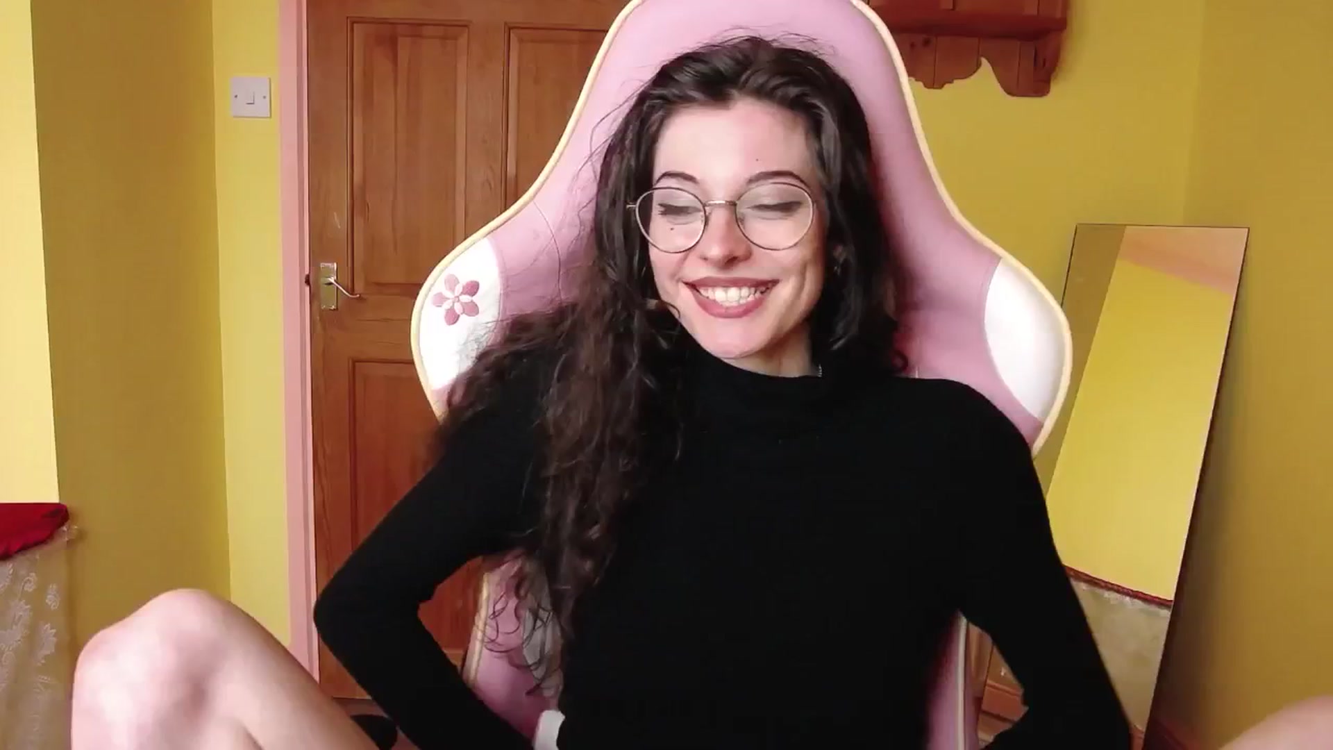 Gallery image thumbnail from viola__'s myfreecams stream on, 06/24/2024, 19:56 image 9 of 20