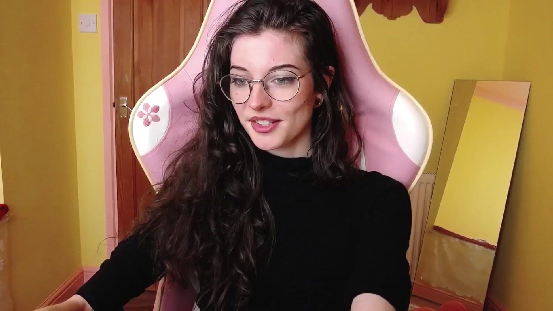 Gallery image thumbnail from viola__'s myfreecams stream on, 06/24/2024, 19:56 image 14 of 20