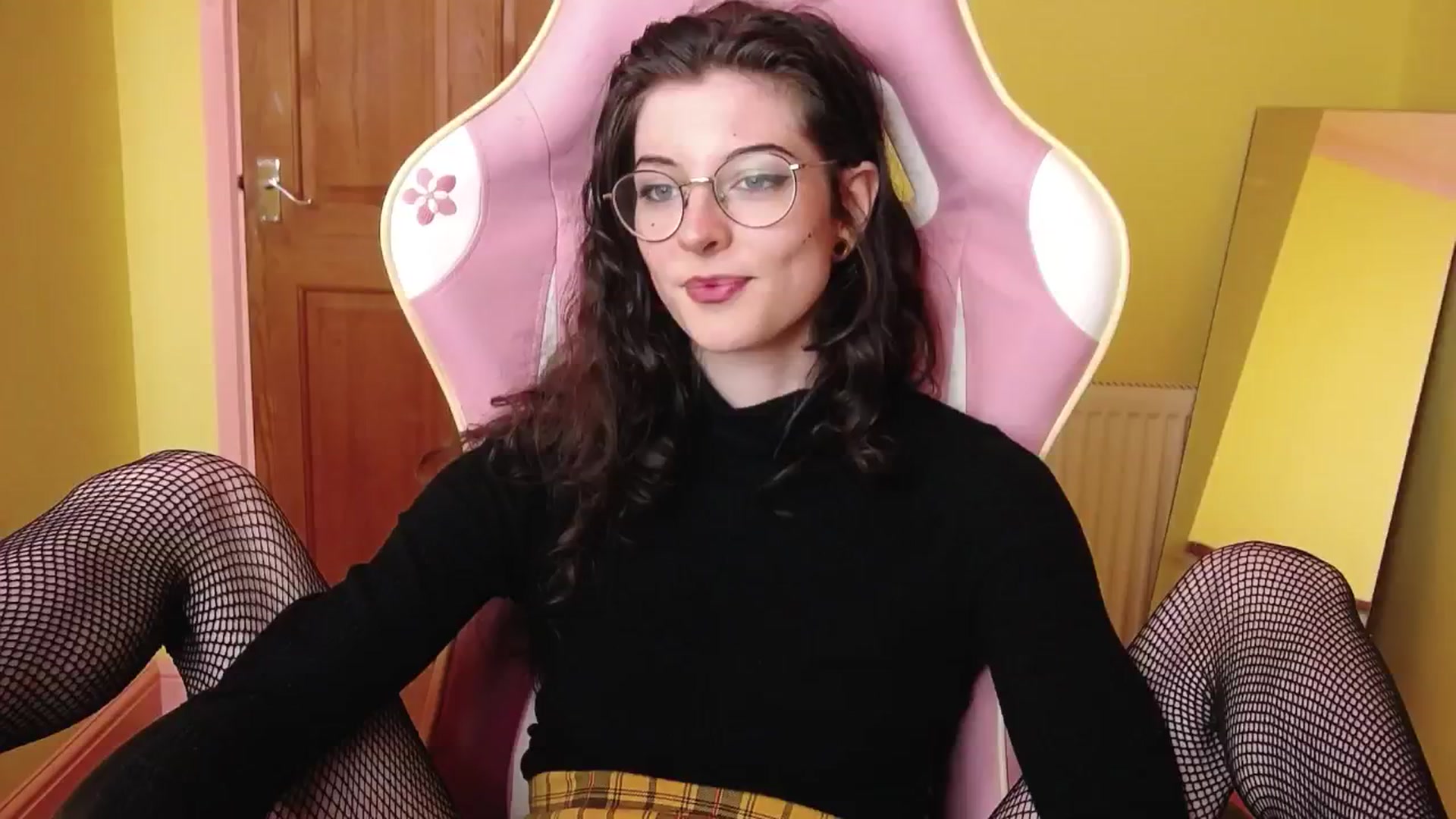 Gallery image thumbnail from viola__'s myfreecams stream on, 06/24/2024, 19:56 image 12 of 20