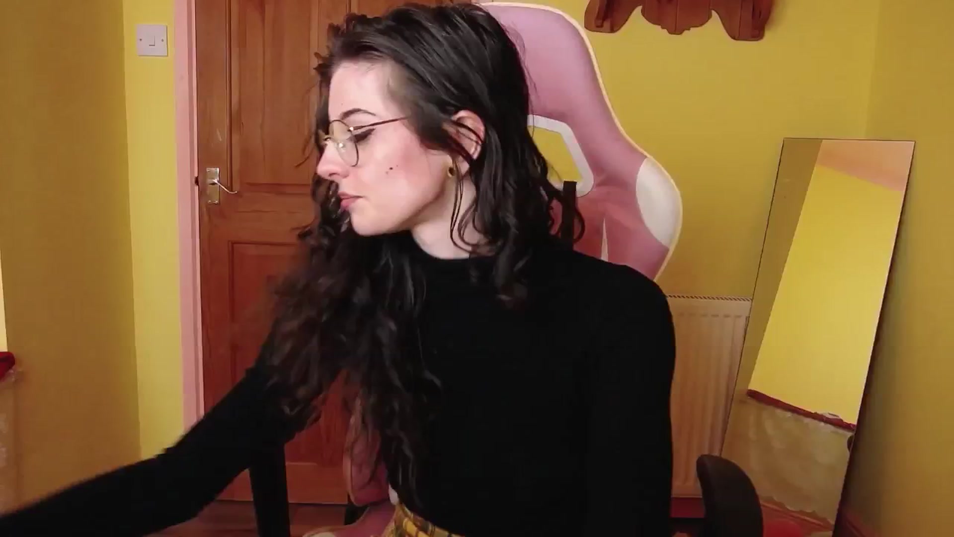 Gallery image thumbnail from viola__'s myfreecams stream on, 06/24/2024, 19:56 image 15 of 20