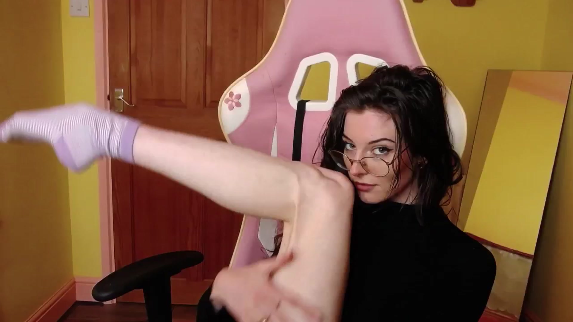 Gallery image thumbnail from viola__'s myfreecams stream on, 06/24/2024, 19:56 image 3 of 20