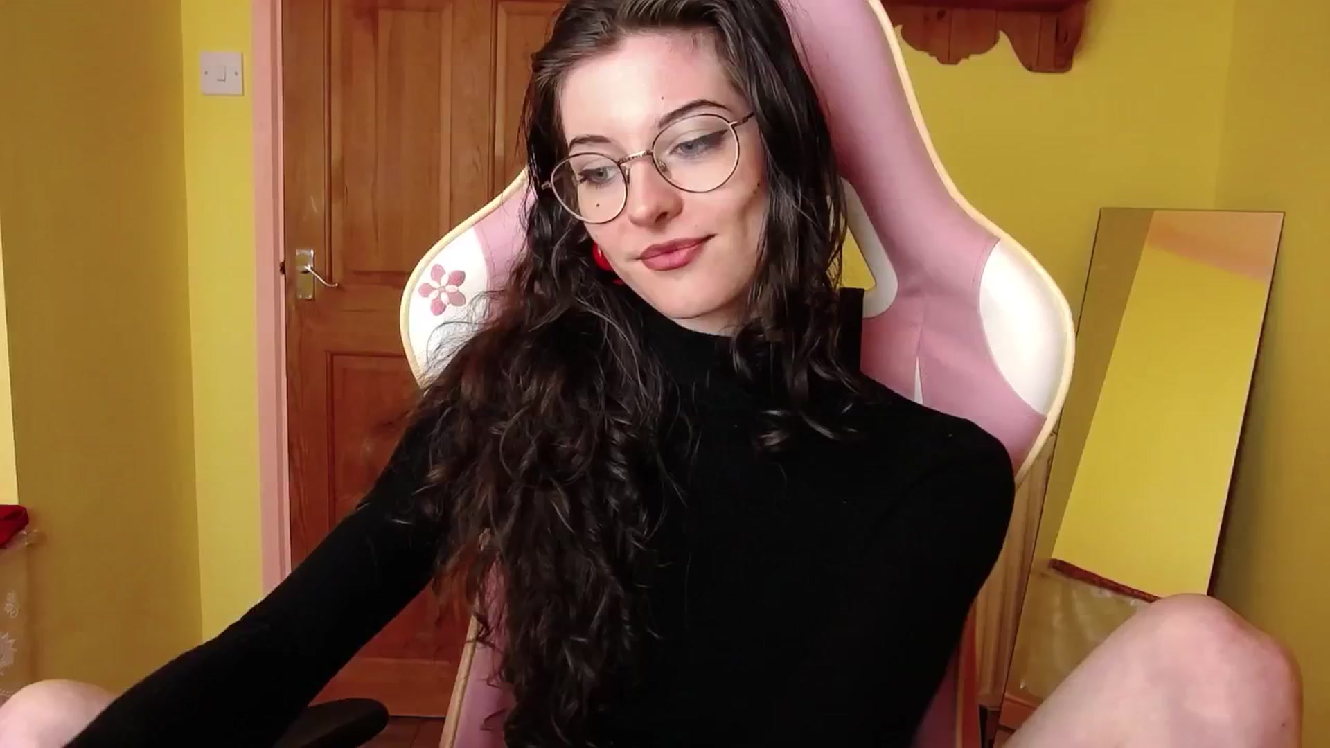 Gallery image thumbnail from viola__'s myfreecams stream on, 06/24/2024, 19:56 image 2 of 20