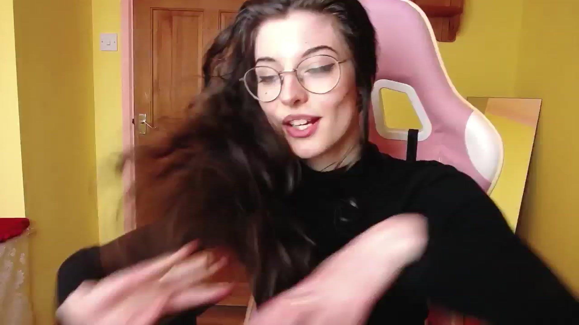 Gallery image thumbnail from viola__'s myfreecams stream on, 06/24/2024, 19:56 image 10 of 20