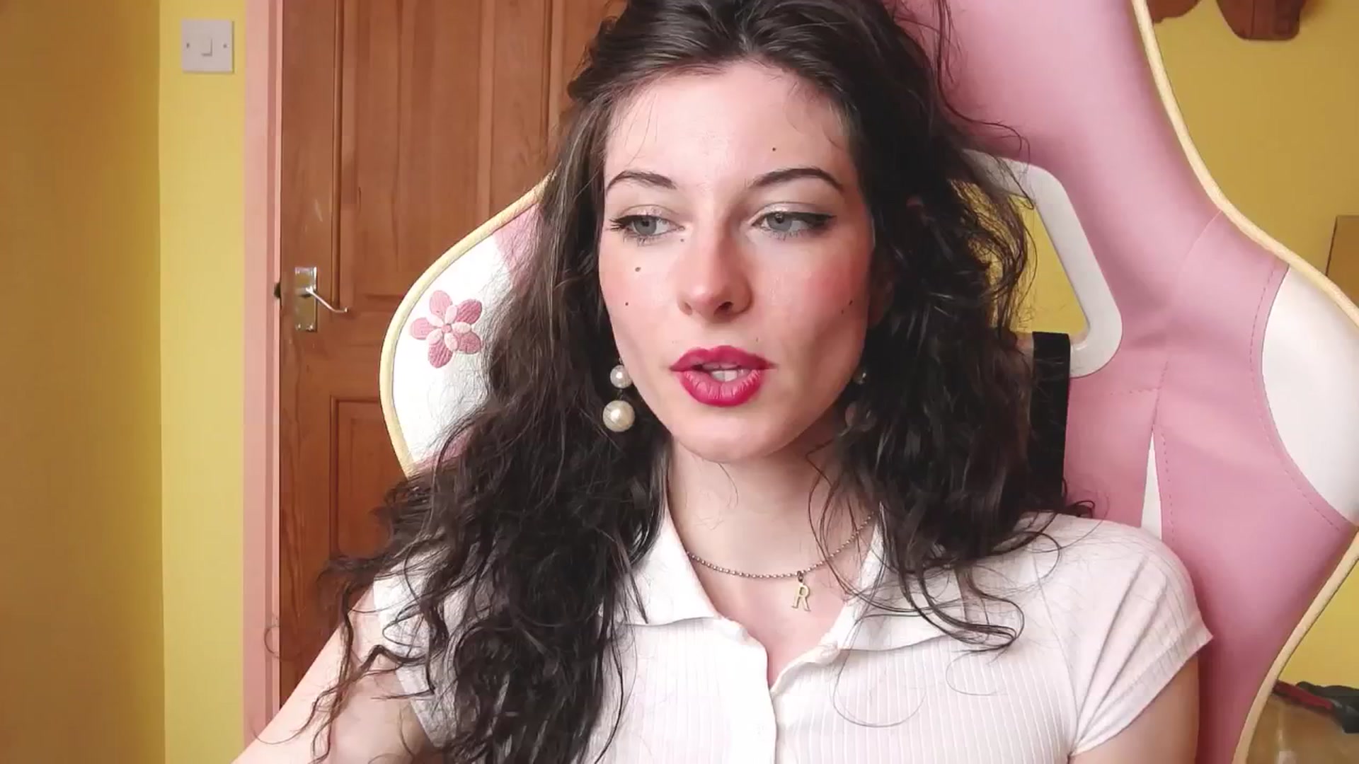 Gallery image thumbnail from viola__'s myfreecams stream on, 06/26/2024, 15:33 image 19 of 20