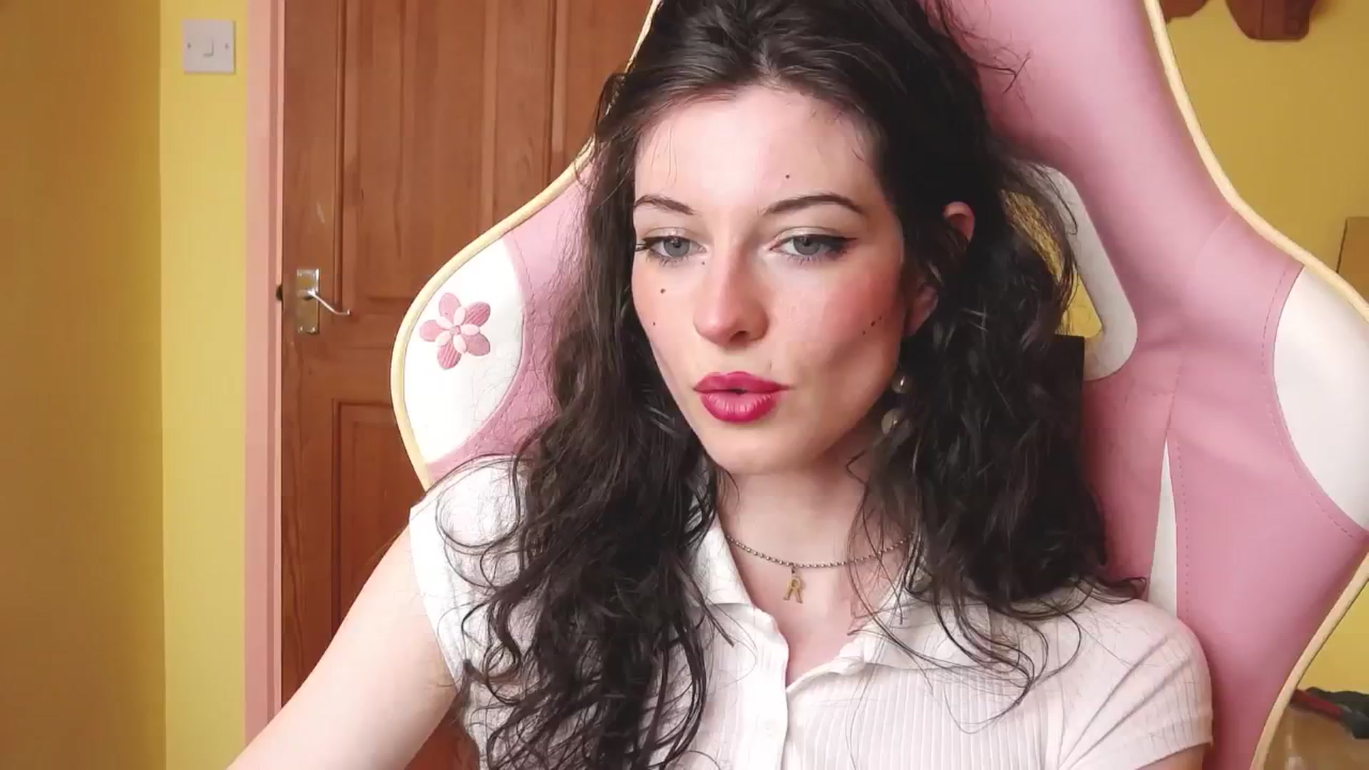 Gallery image thumbnail from viola__'s myfreecams stream on, 06/26/2024, 15:33 image 20 of 20
