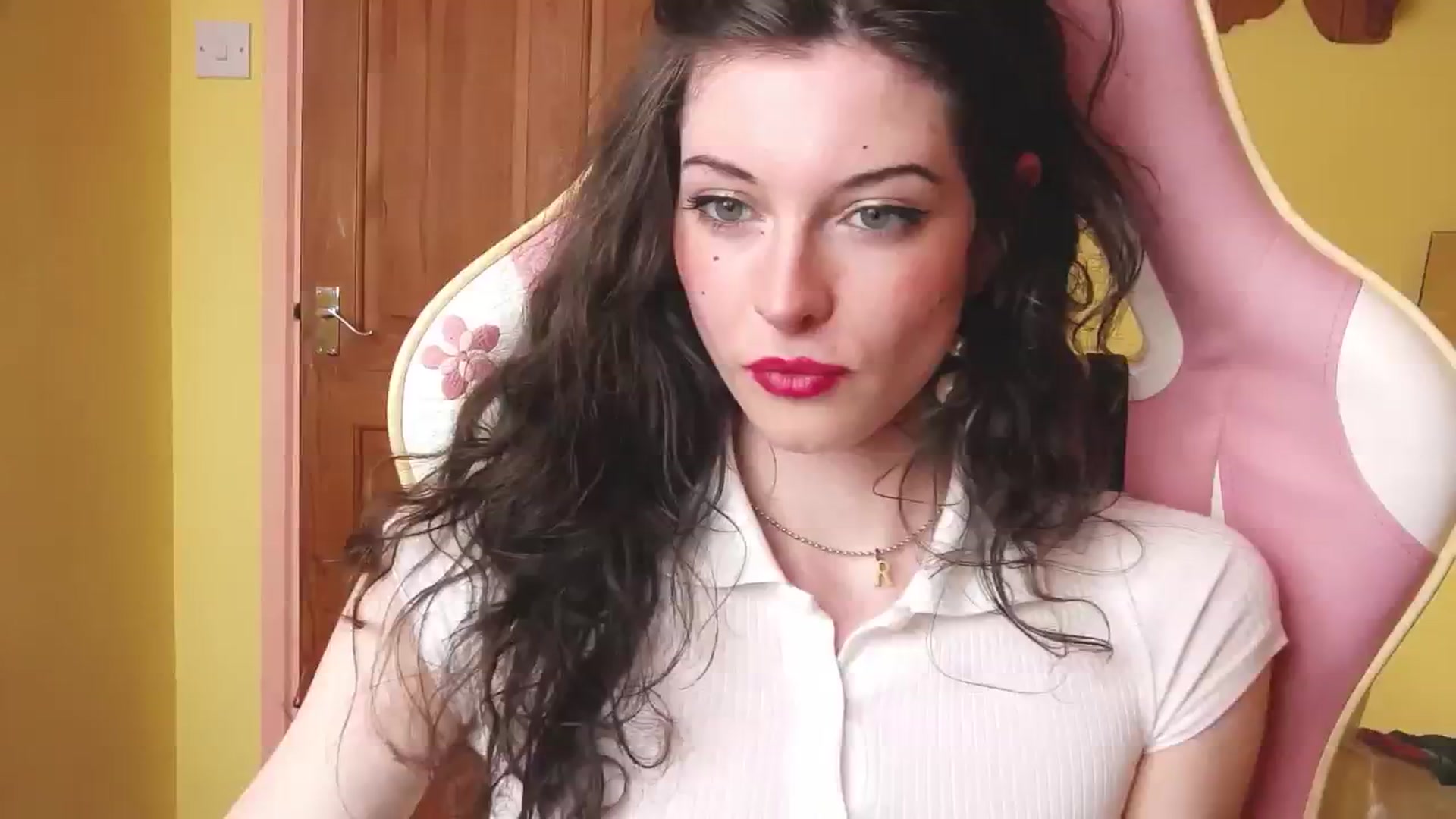 Gallery image thumbnail from viola__'s myfreecams stream on, 06/26/2024, 15:33 image 18 of 20