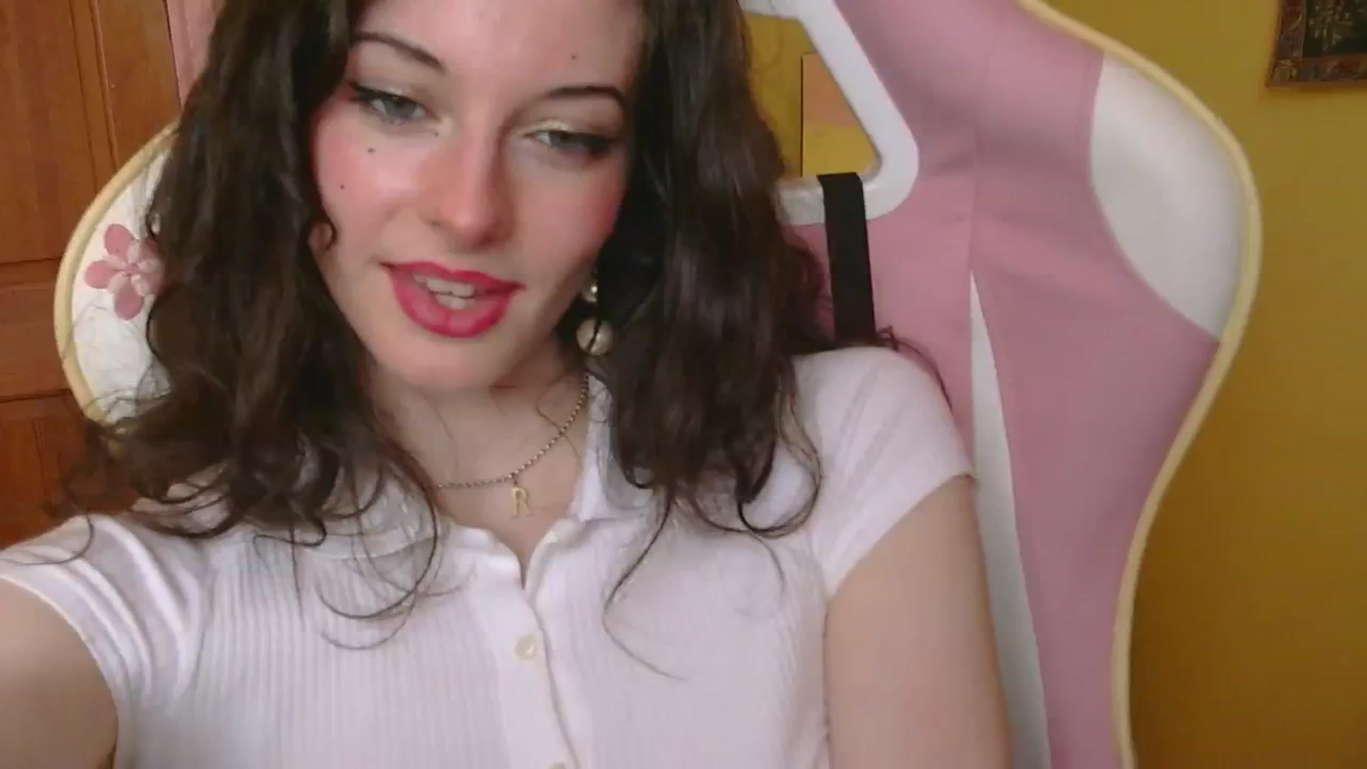 Gallery image thumbnail from viola__'s myfreecams stream on, 06/26/2024, 15:33 image 16 of 20