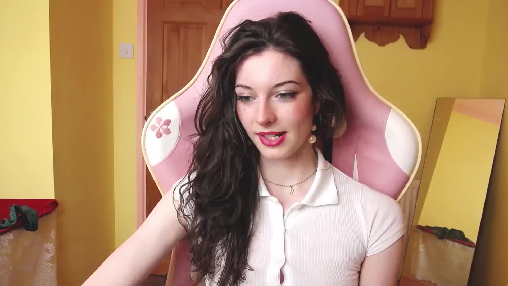 Gallery image thumbnail from viola__'s myfreecams stream on, 06/26/2024, 15:33 image 15 of 20