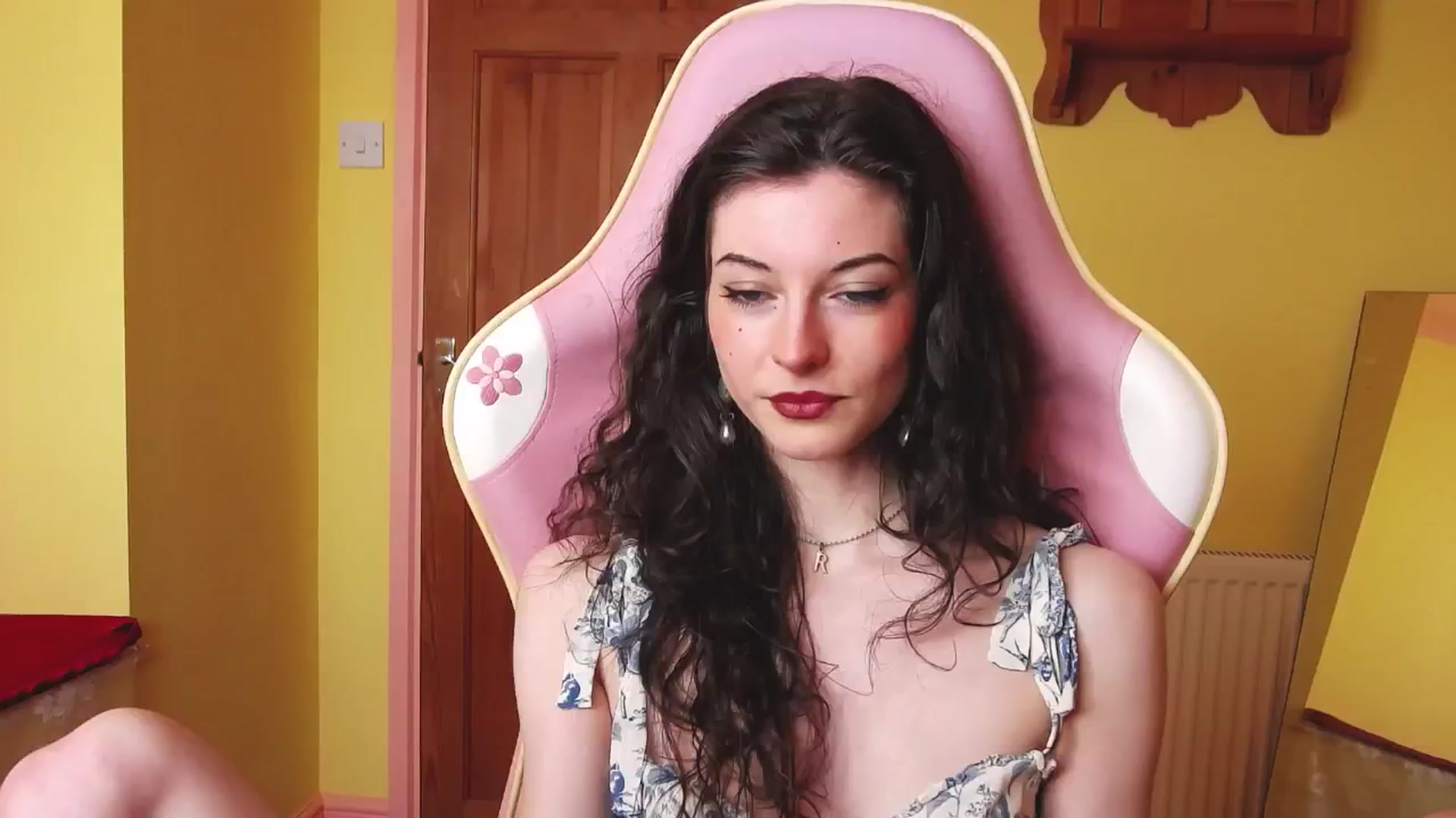 Gallery image thumbnail from viola__'s myfreecams stream on, 06/27/2024, 17:08 image 5 of 20