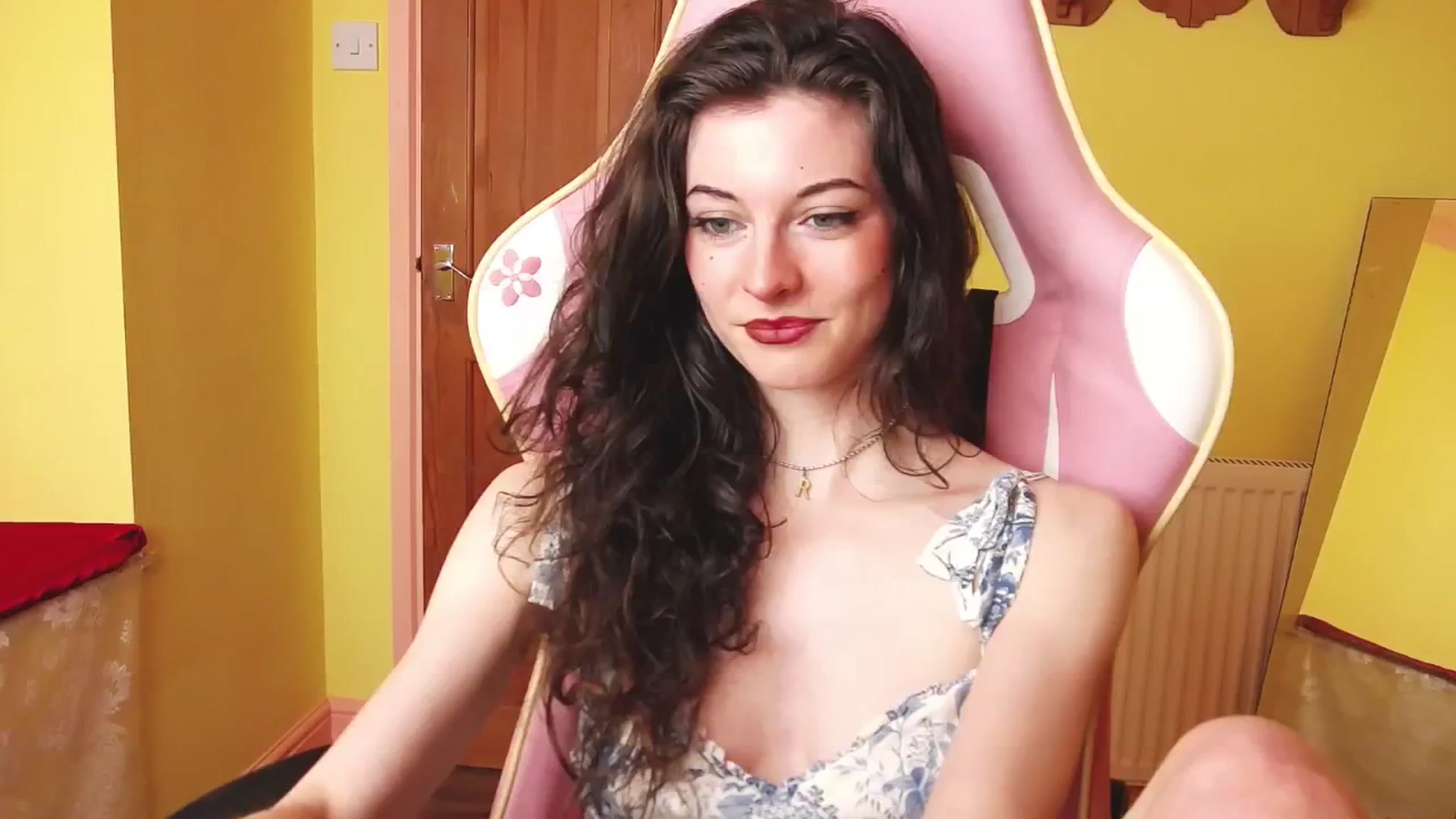 Gallery image thumbnail from viola__'s myfreecams stream on, 06/27/2024, 17:08 image 12 of 20