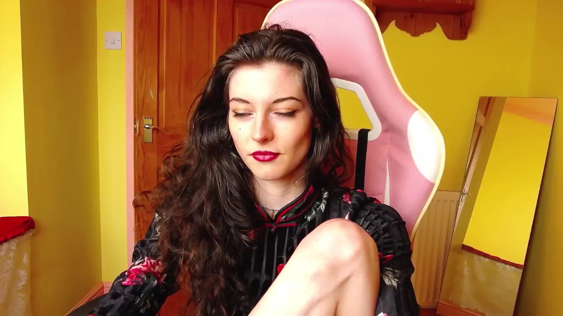 Gallery image thumbnail from viola__'s myfreecams stream on, 07/01/2024, 15:45 image 12 of 20