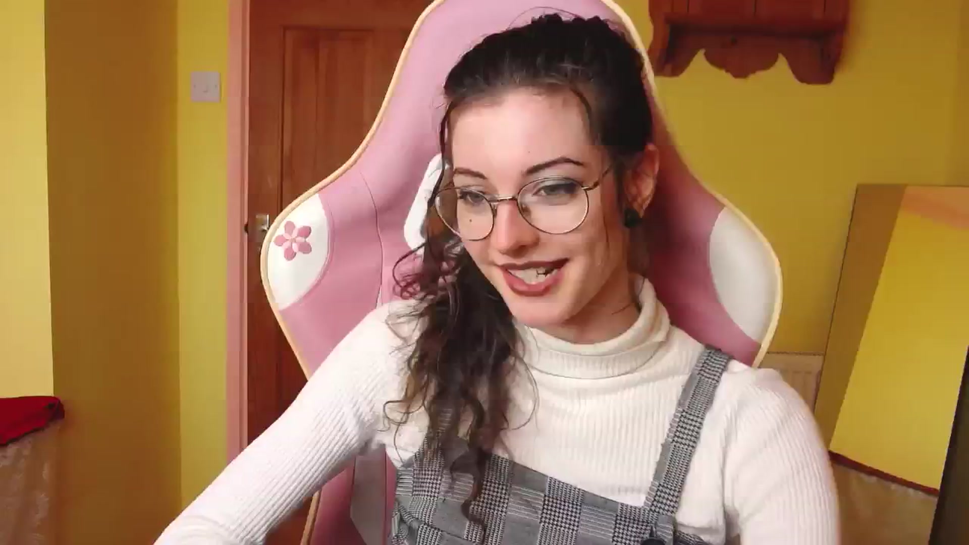 Gallery image thumbnail from viola__'s myfreecams stream on, 07/02/2024, 15:37 image 15 of 20
