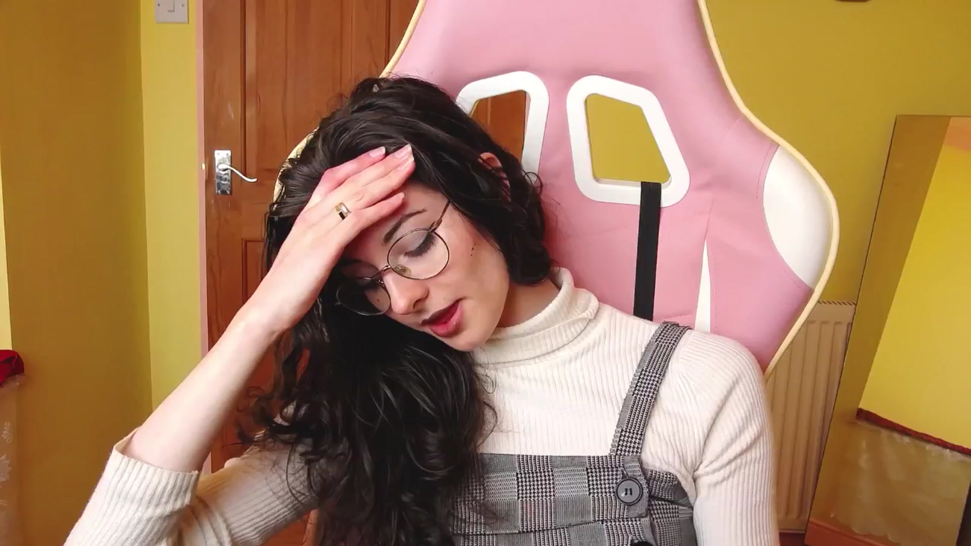Gallery image thumbnail from viola__'s myfreecams stream on, 07/02/2024, 15:37 image 6 of 20