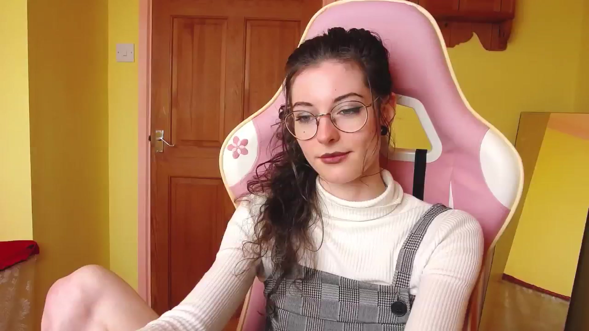 Gallery image thumbnail from viola__'s myfreecams stream on, 07/02/2024, 15:37 image 19 of 20