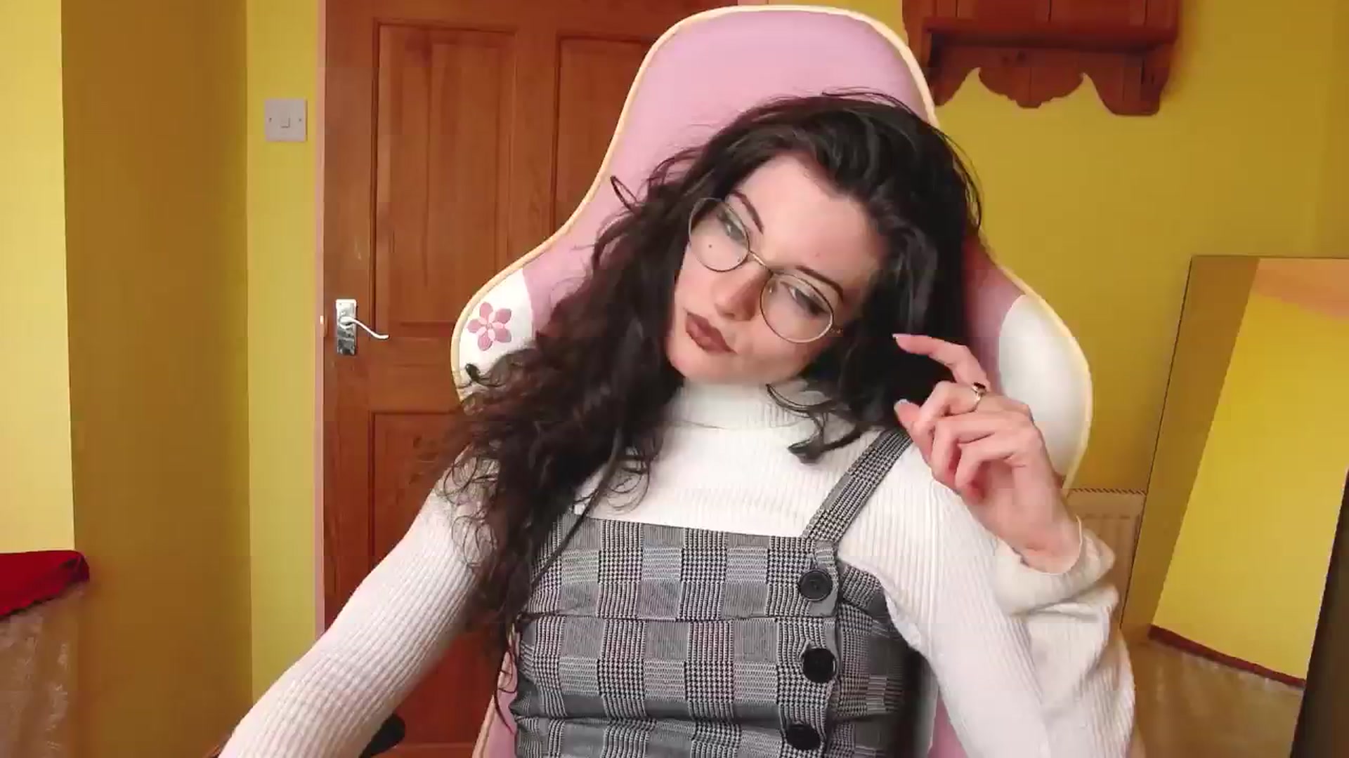 Gallery image thumbnail from viola__'s myfreecams stream on, 07/02/2024, 15:37 image 7 of 20