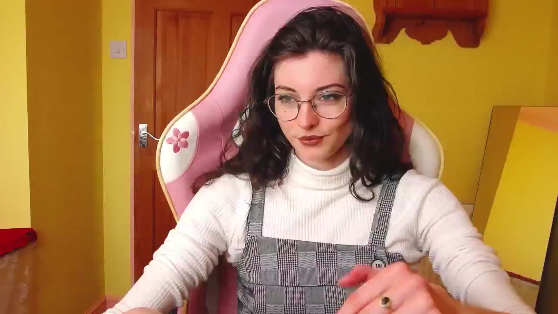 Gallery image thumbnail from viola__'s myfreecams stream on, 07/02/2024, 15:37 image 8 of 20