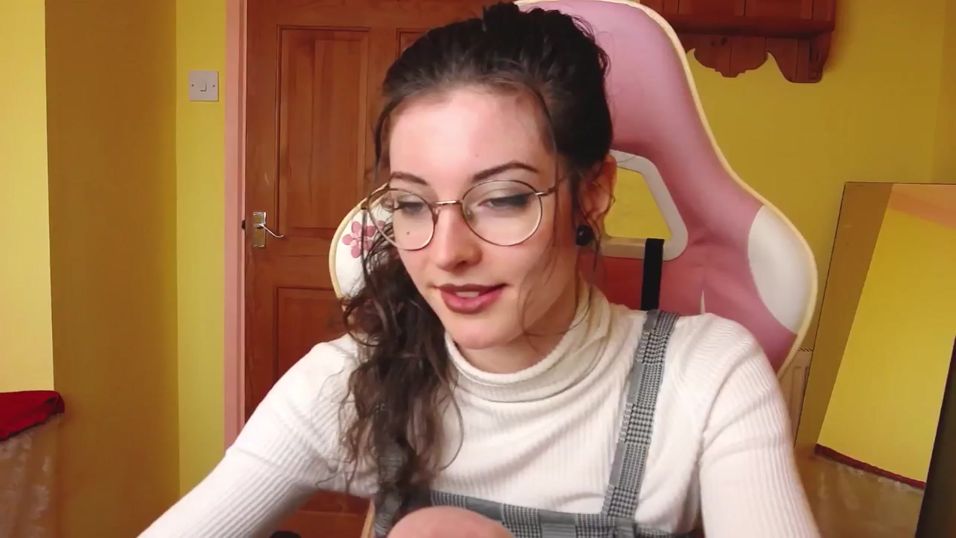 Gallery image thumbnail from viola__'s myfreecams stream on, 07/02/2024, 15:37 image 17 of 20