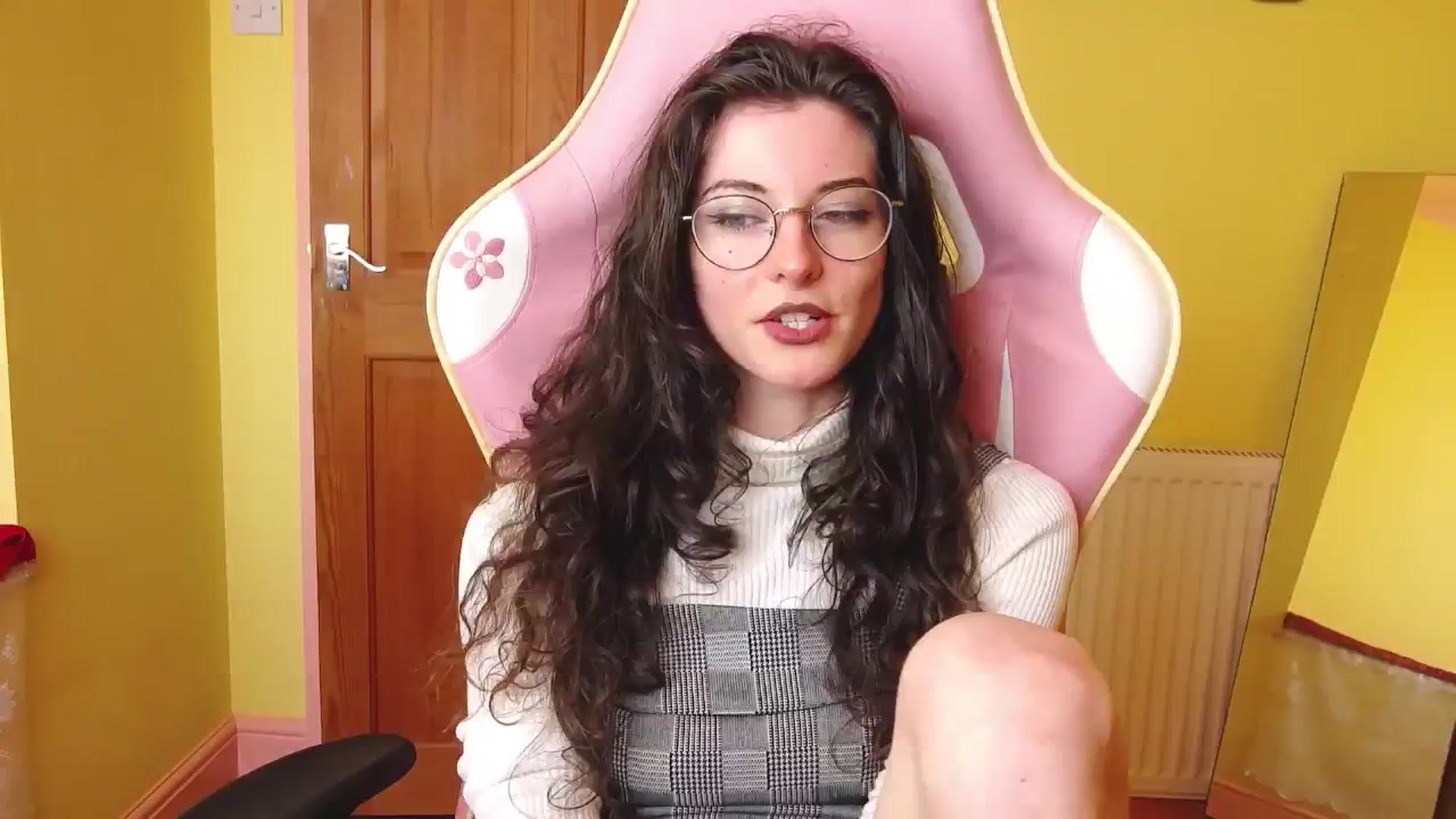 Gallery image thumbnail from viola__'s myfreecams stream on, 07/02/2024, 15:37 image 4 of 20